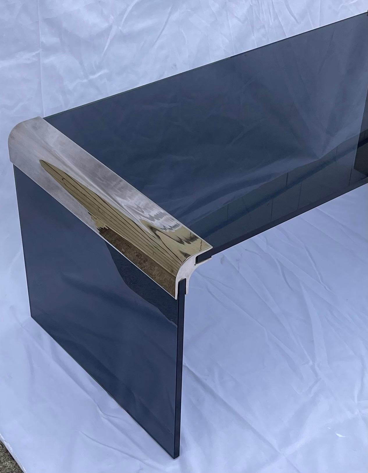 Poli Merveilleuse table basse à cascade en verre fumé et nickel Pace Mid Century Modern en vente