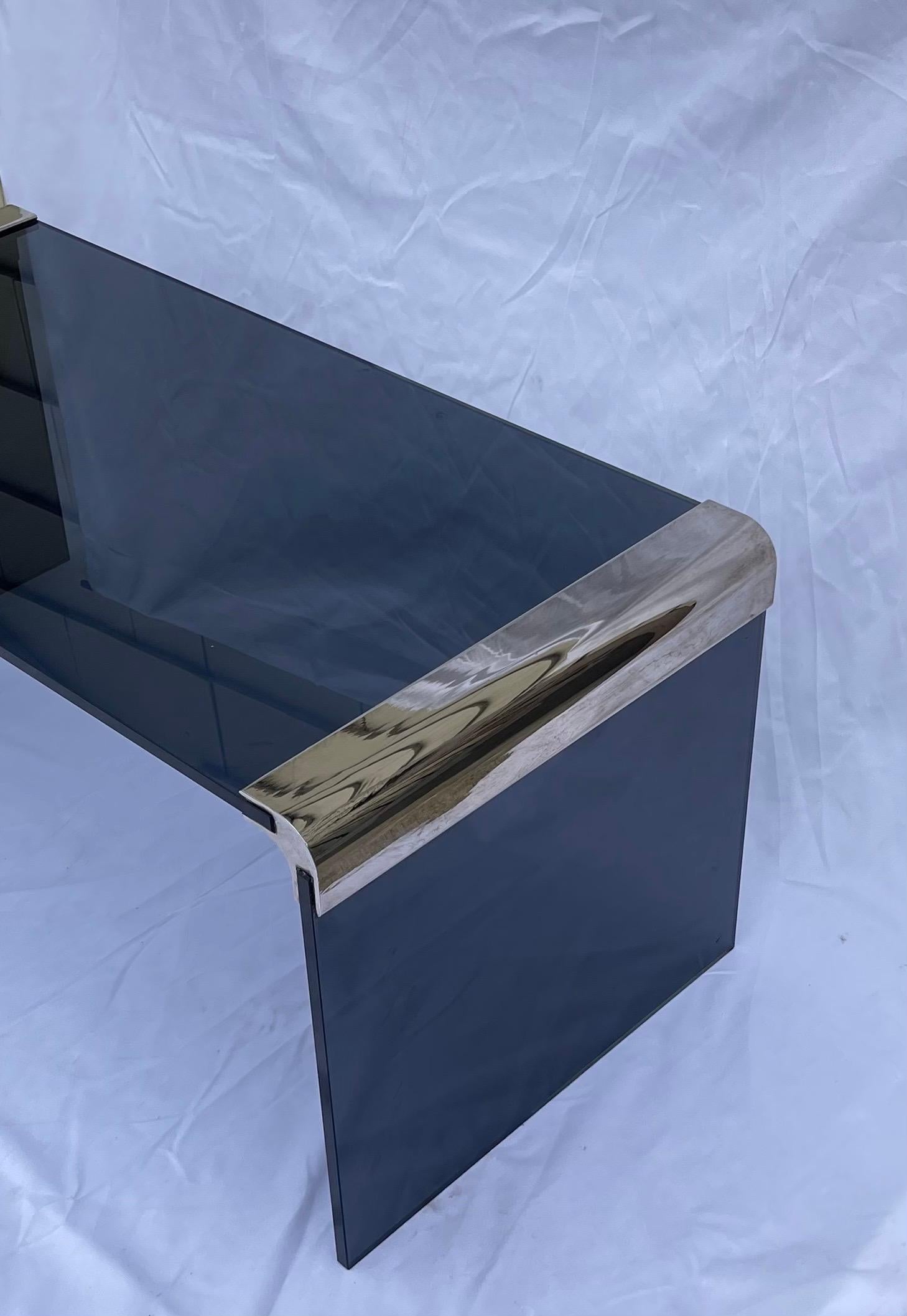 Merveilleuse table basse à cascade en verre fumé et nickel Pace Mid Century Modern Bon état - En vente à Roslyn, NY