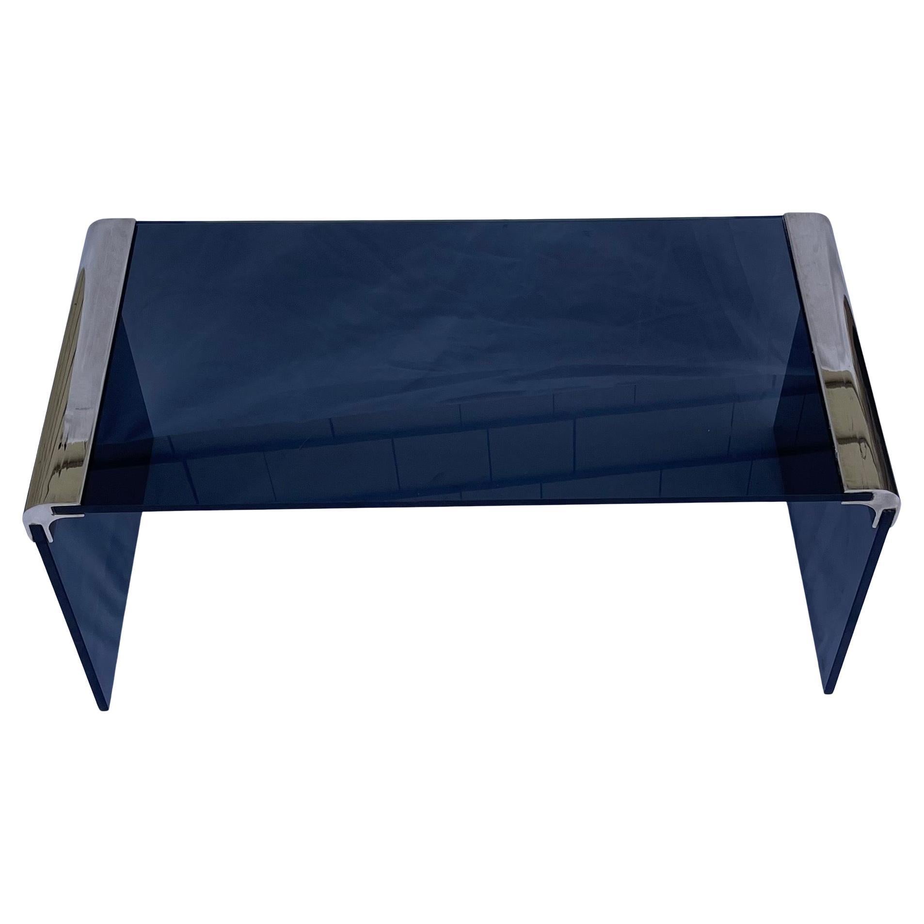 Wunderschöner Mid-Century Modern-Couchtisch mit Spitze aus Rauchglas und Nickel und Wasserfall