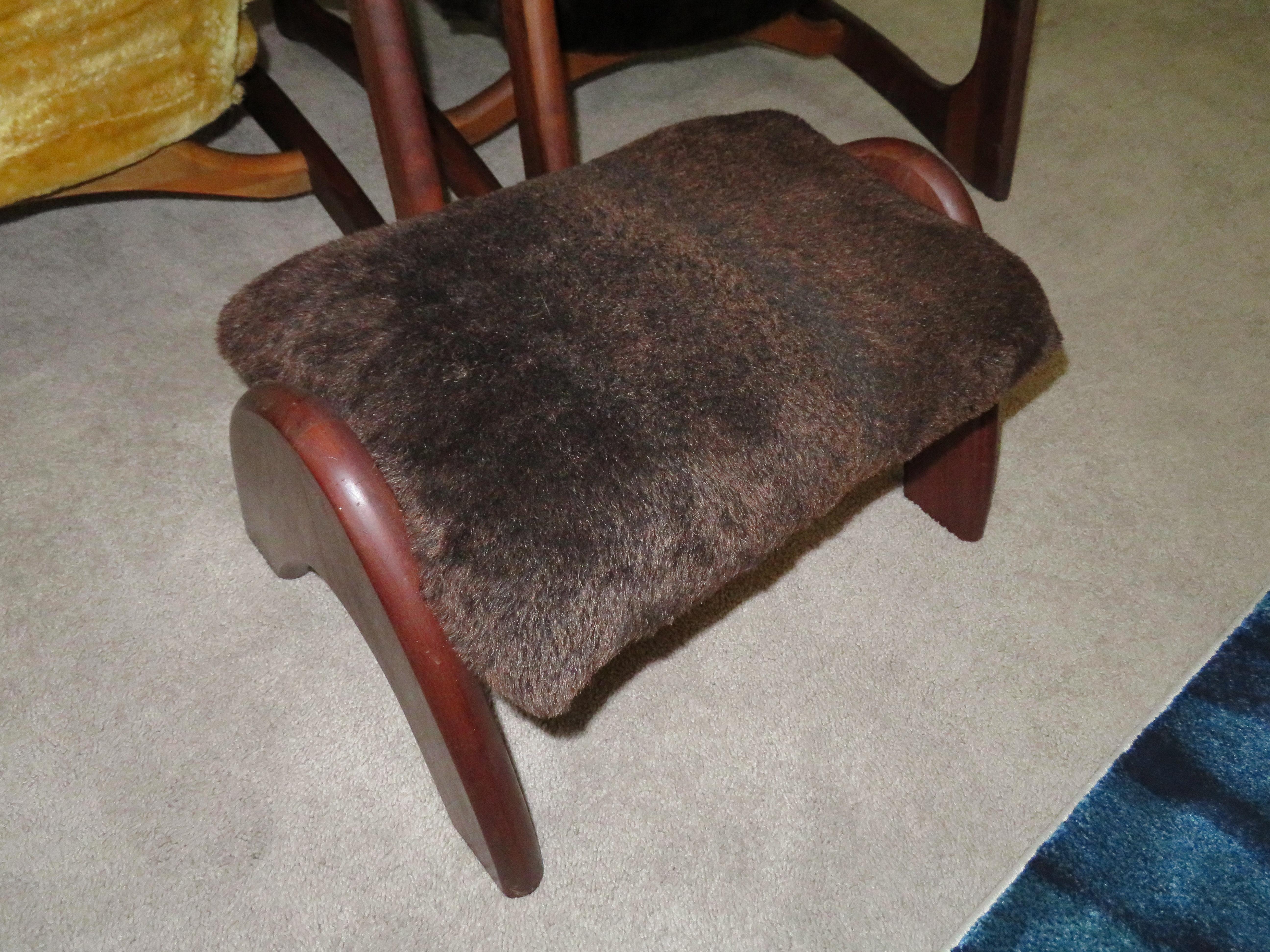 Wonderful Pair of Adrian Pearsall Sculptural Walnut Lounge Chairs plus Ottoman For Sale 5