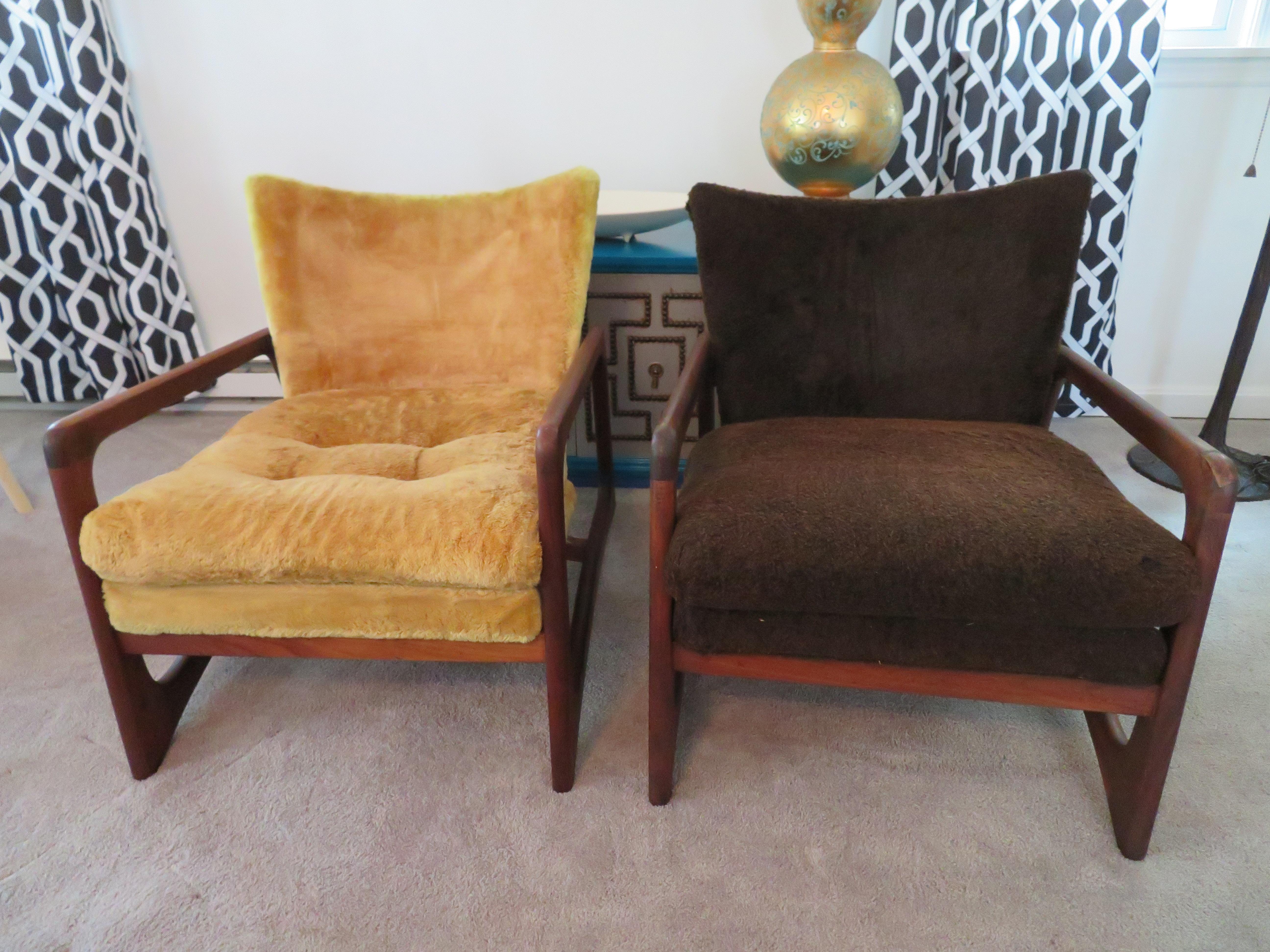 Mid-Century Modern Wonderful Pair of Adrian Pearsall Sculptural Walnut Lounge Chairs plus Ottoman For Sale