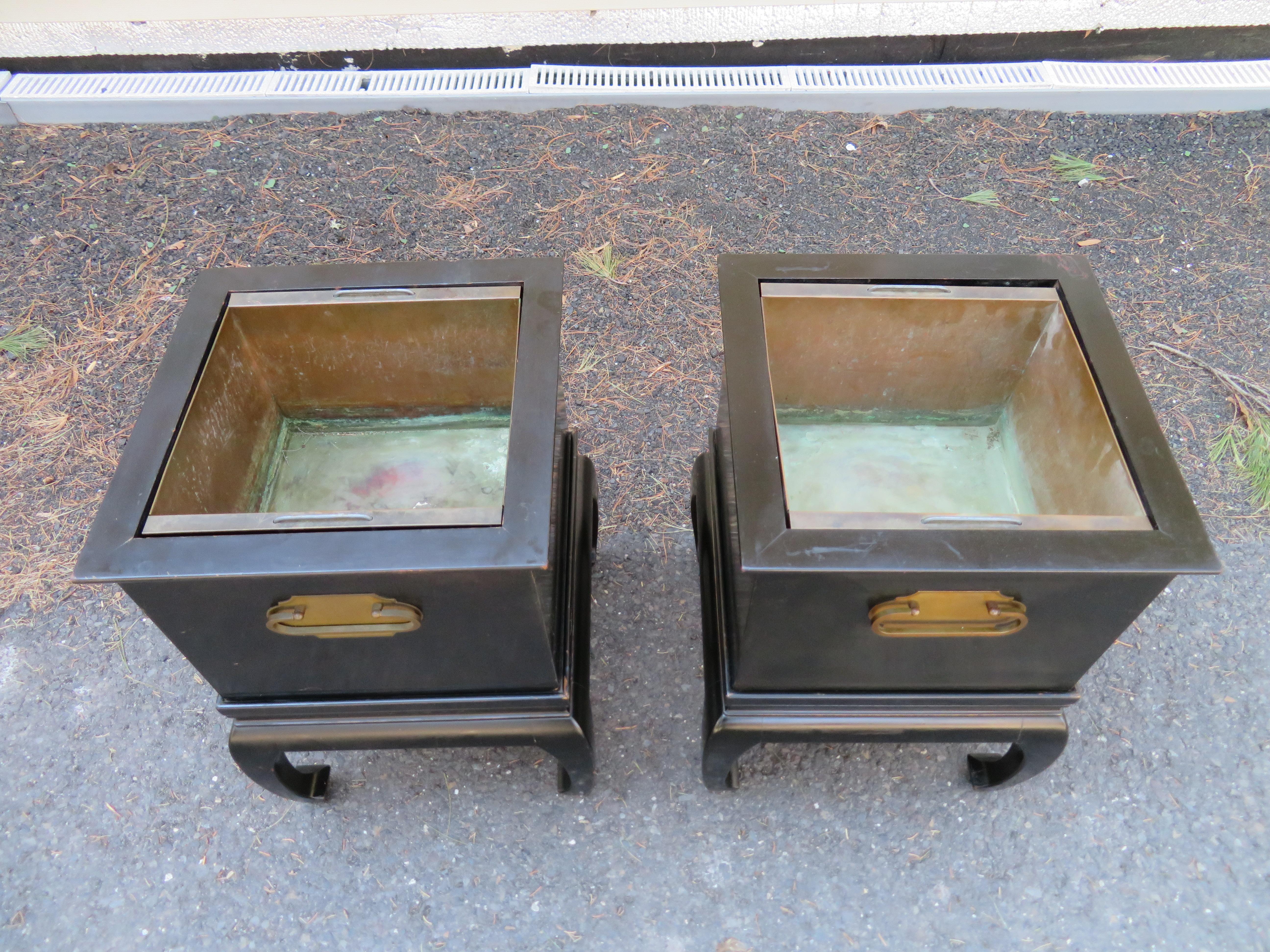 Handsome Asian Modern pair black lacquer and brass planters with copper inserts on hoof foot style removable bases. These pieces are in nice vintage condition with time worn aged patina. The legs and top edges have a little more patina than the rest