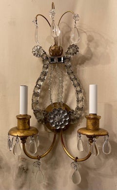 Merveilleuse paire d'appliques en tôle de bois doré de Bagues avec perles de cristal et dos fleuri en forme de harpe