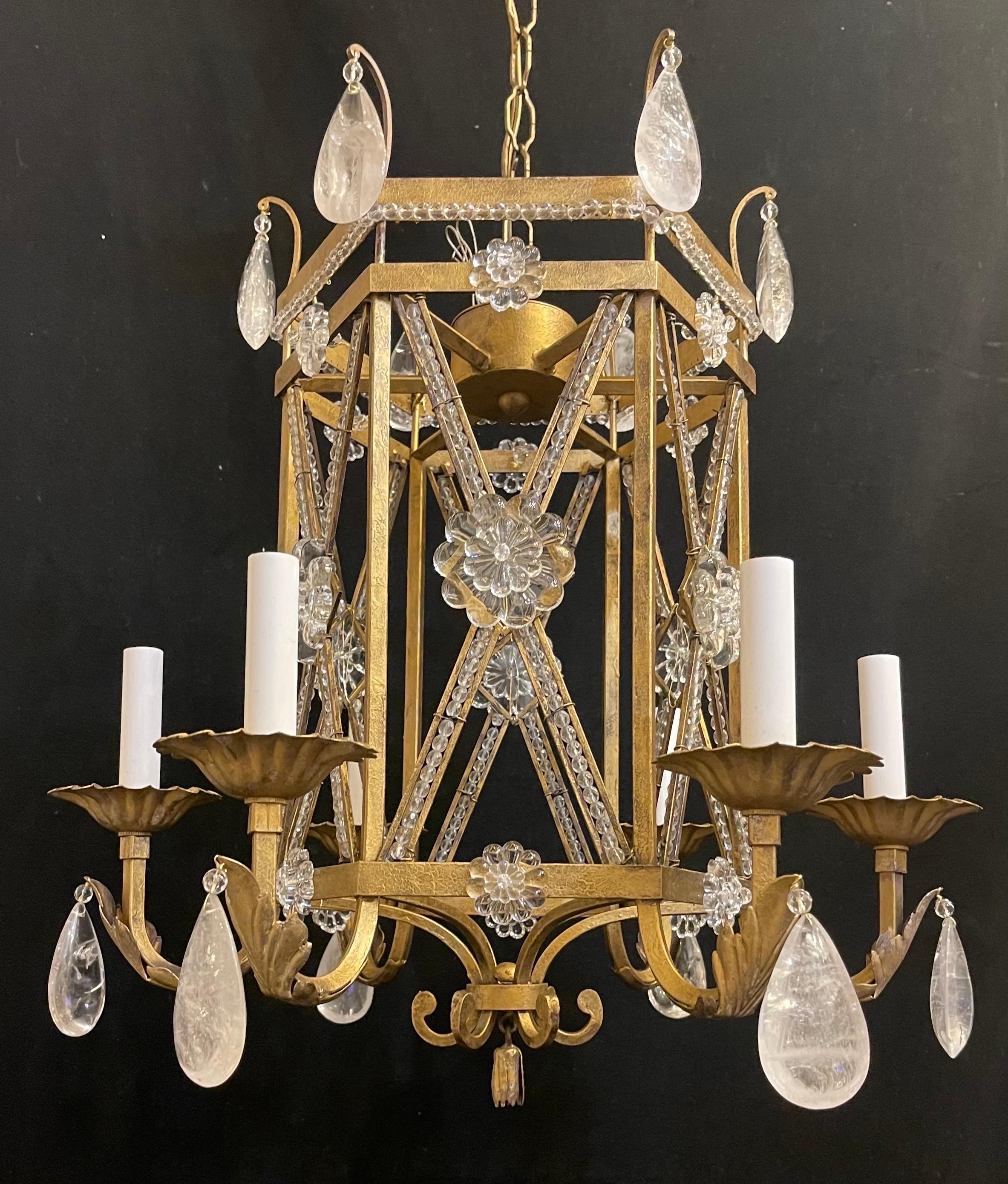 Dorato Wonderful Pair Baguès Rock Crystal Chinoiserie Gold Gilt Chandeliers Fixtures in vendita
