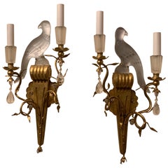 Magnifique paire d'appliques Baguès Sherle Wagner à deux bras en cristal de roche et urne oiseau