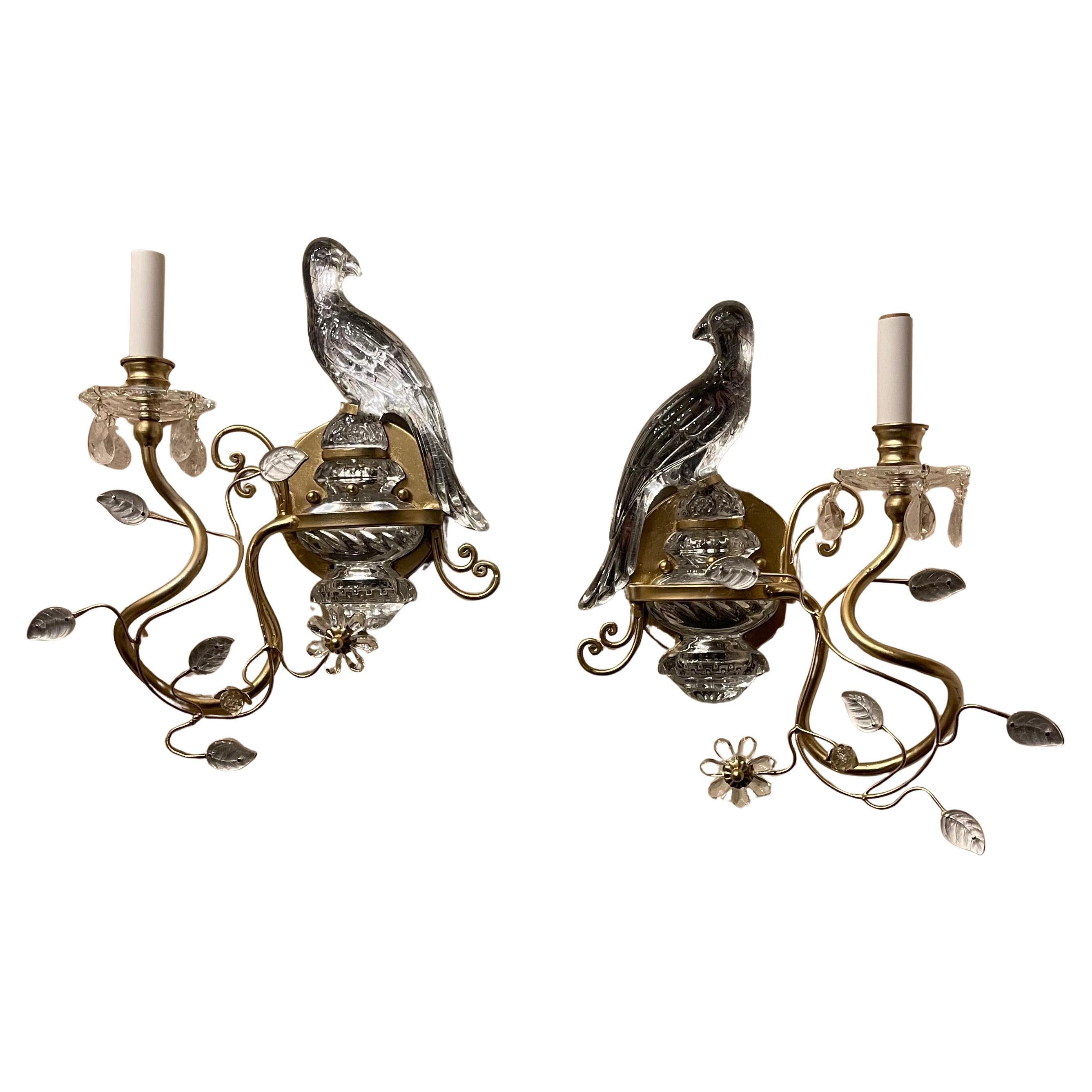 Wunderbares Paar Baguès Style Vintage Gold vergoldet Bergkristall Papagei Vogel Wandleuchter