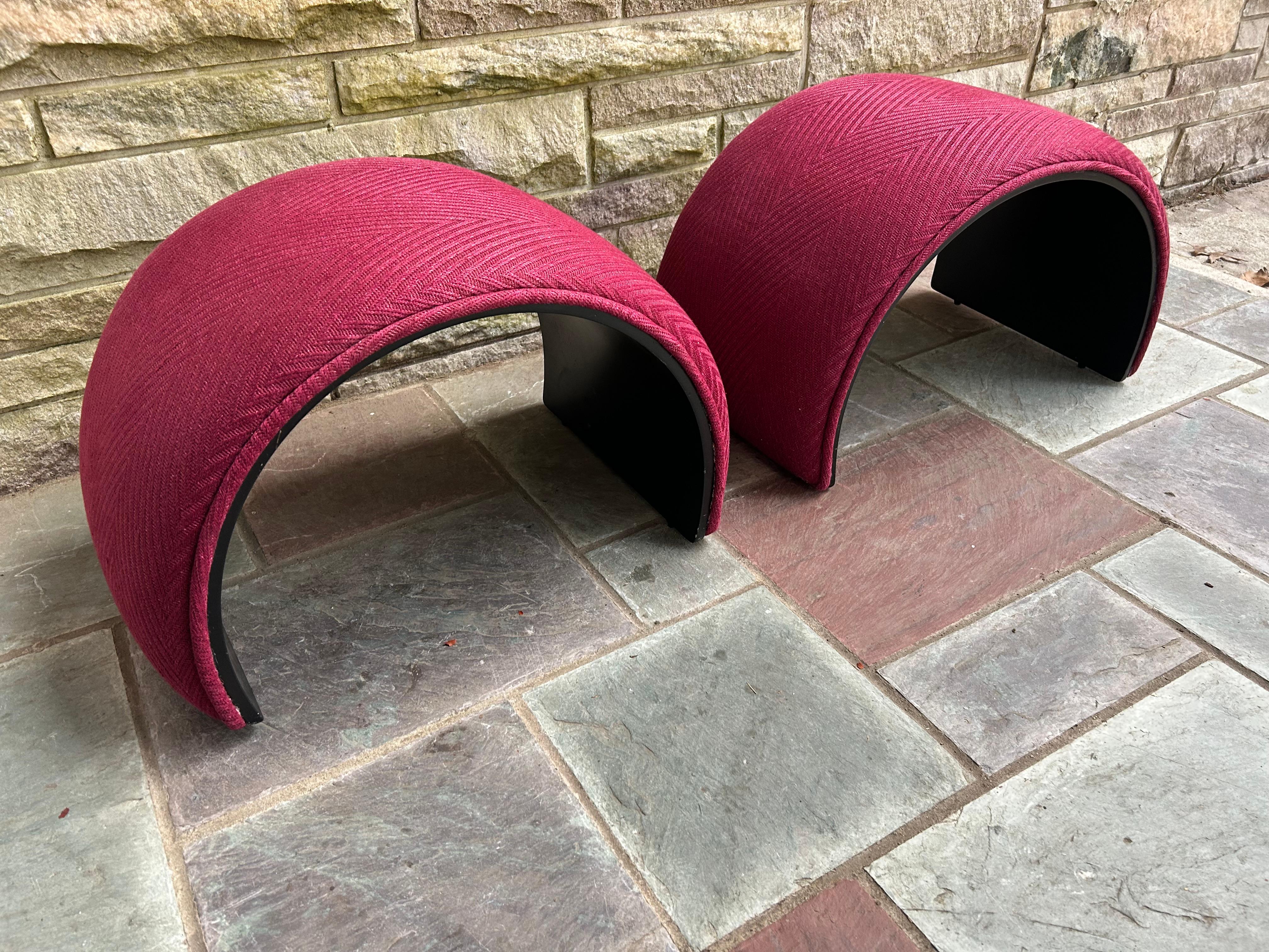 Americano Meravigliosa coppia di sgabelli ottomani a semicerchio in stile Baughman, metà del secolo scorso in vendita