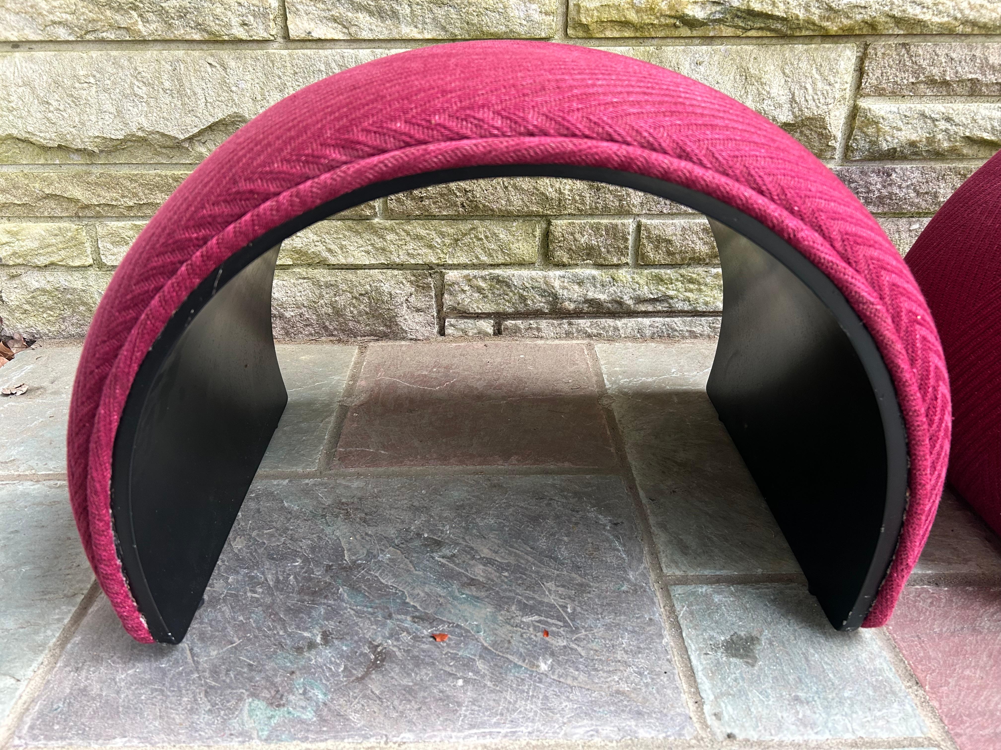 Meravigliosa coppia di sgabelli ottomani a semicerchio in stile Baughman, metà del secolo scorso In condizioni buone in vendita a Pemberton, NJ