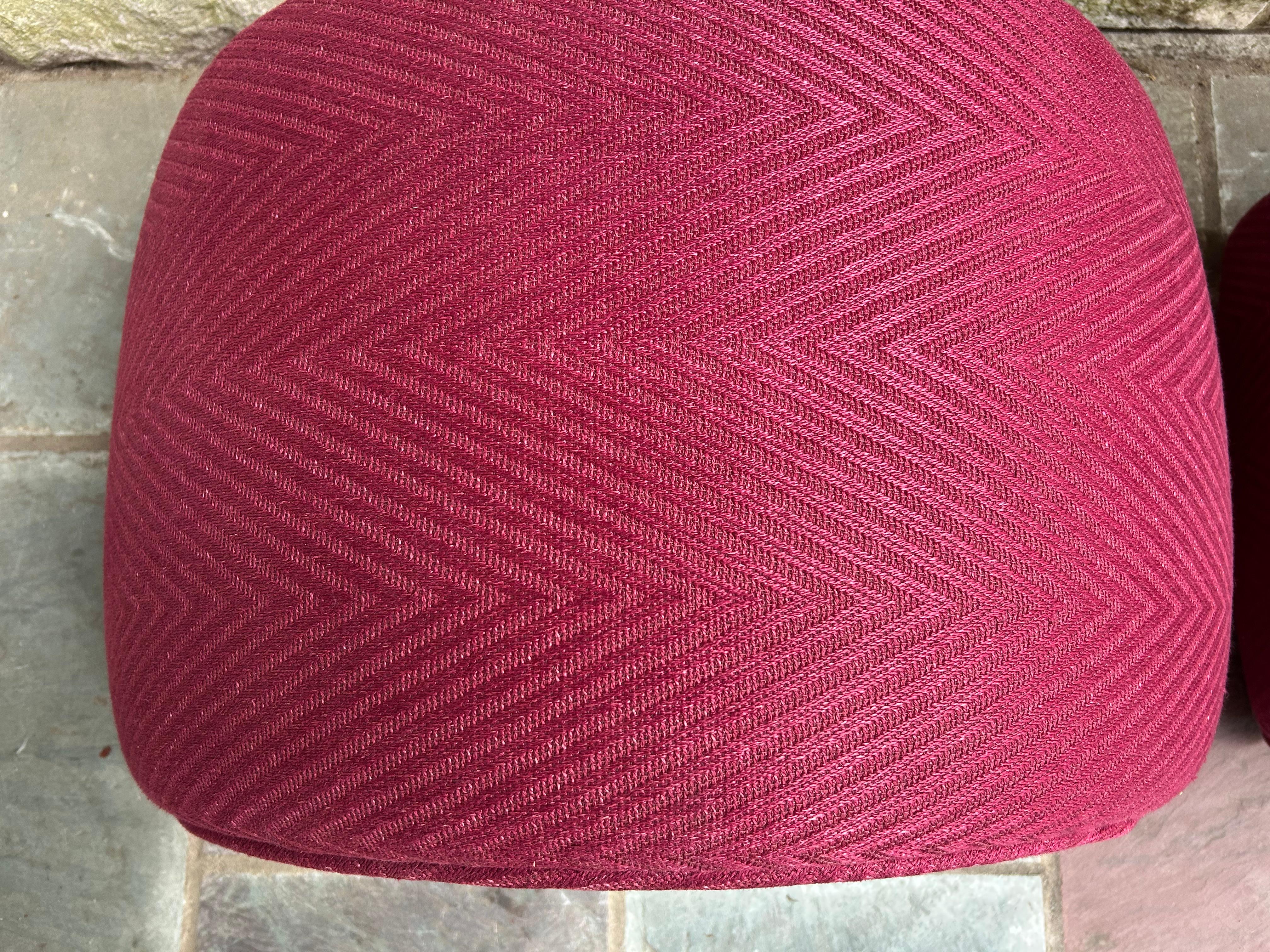 Fine XX secolo Meravigliosa coppia di sgabelli ottomani a semicerchio in stile Baughman, metà del secolo scorso in vendita