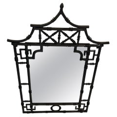 Maravilloso Par de Espejos de Hierro Pagoda de Esmalte Negro Lacado Brillante Chinoiserie