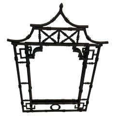 Maravilloso Par de Espejos de Hierro Pagoda de Esmalte Negro Lacado Brillante Chinoiserie