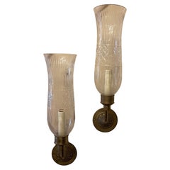 Merveilleuse paire d'appliques Vaughan de style Régence géorgienne en bronze gravé en verre d'ouragan