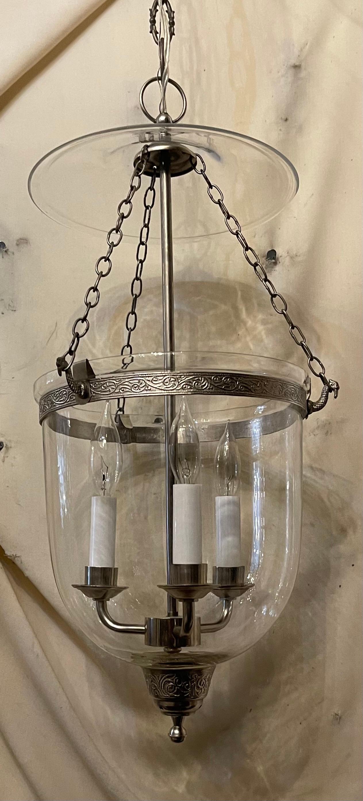 Wunderbares Paar gebürstetem Nickel geblasenem Glas Bell Jar Laternen Licht Leuchten im Zustand „Gut“ im Angebot in Roslyn, NY