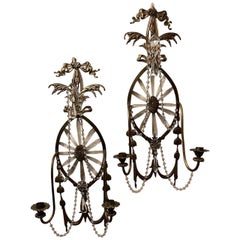 Ein wunderschönes Paar elegante Caldwell-Wandleuchter aus Kristall mit Sonnenschliff und Sternen aus Bronze