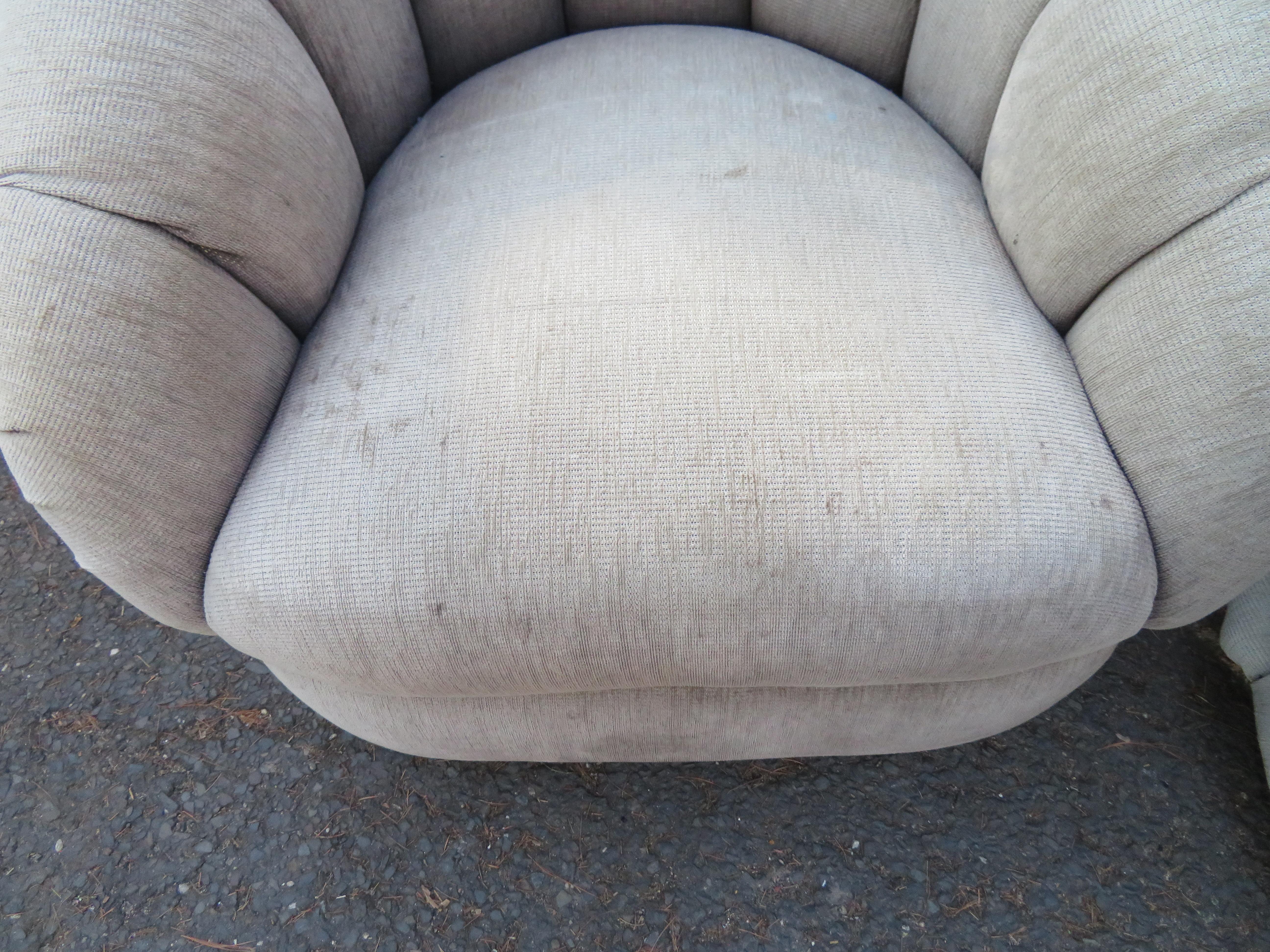 Wonderful Pair Croissant Back Swivel Rocker Lounge Chairs Mid-Century Modern For Sale 1