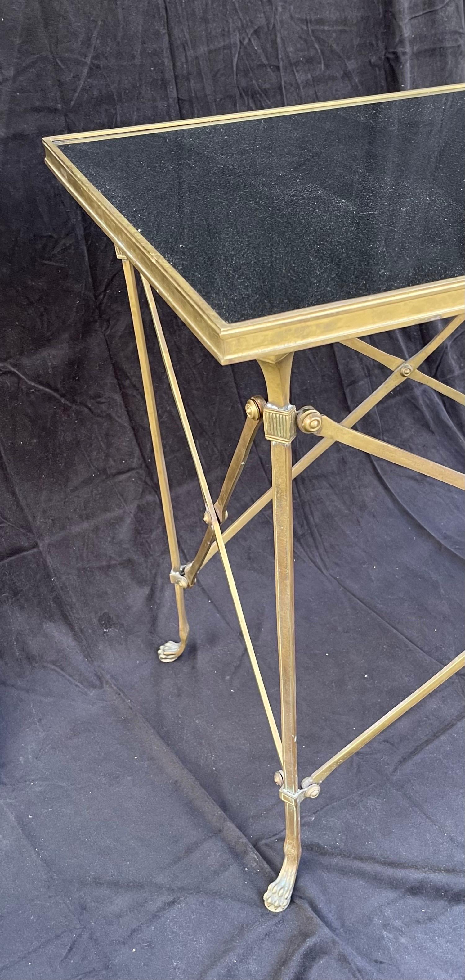 Merveilleuse paire de tables d'appoint en bronze de style Directoire, plateau en marbre noir Bon état - En vente à Roslyn, NY