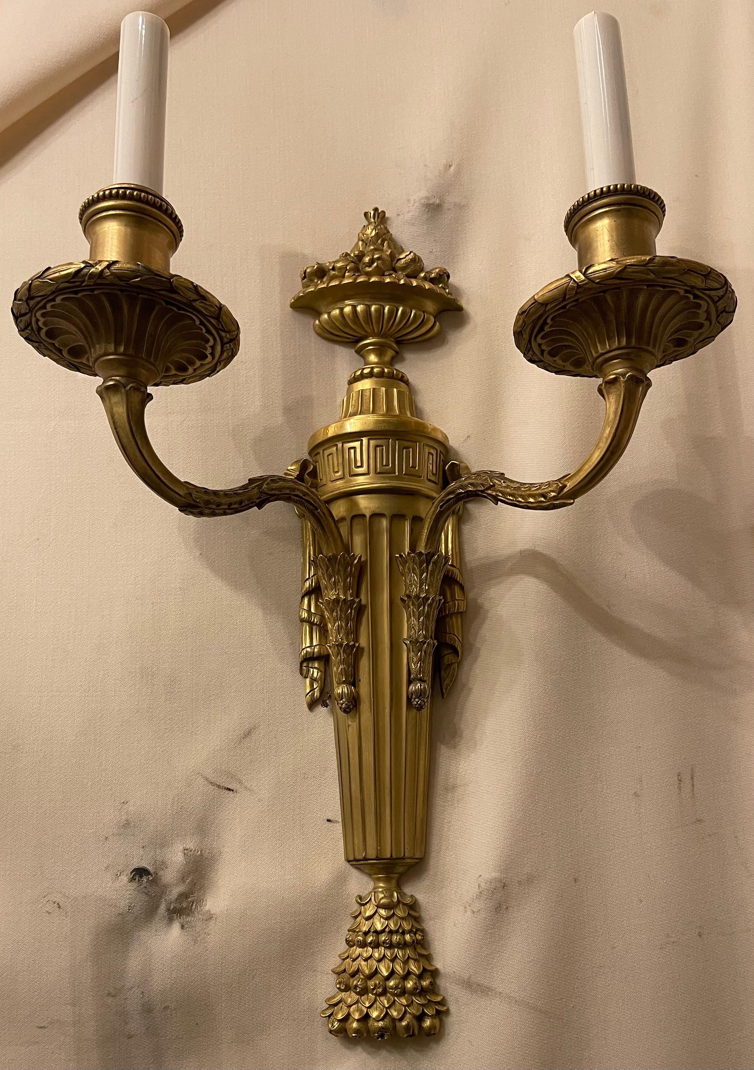 Wonderful Pair E. F. Caldwell Doré Bronze Neoclassical Regency Basket Sconces In Good Condition For Sale In Roslyn, NY