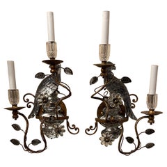 Merveilleuse paire d'appliques en forme d'urne en verre de cristal de roche pour oiseaux:: dorées à la feuille d'or