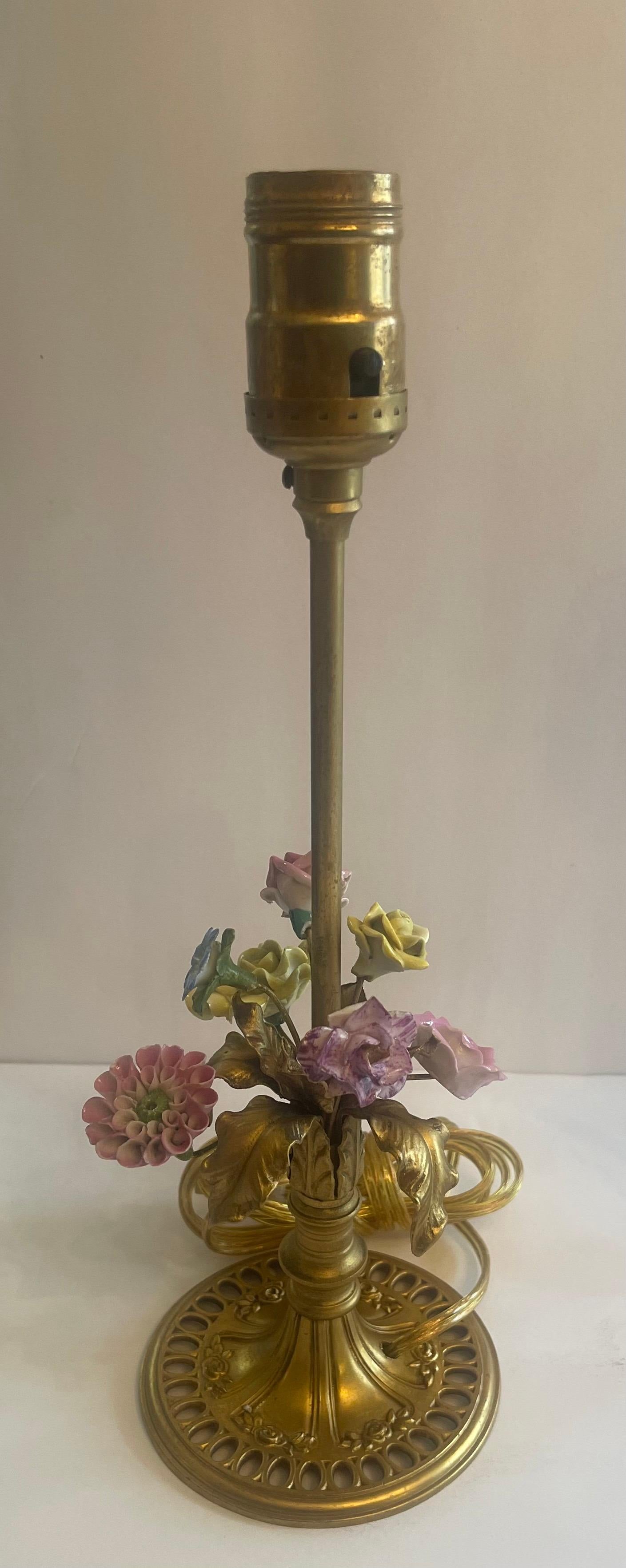 Wonderful Pair French Boudoir Bronze Porcelain Flower Bouquet Stick Table Lamps (Belle Époque) im Angebot