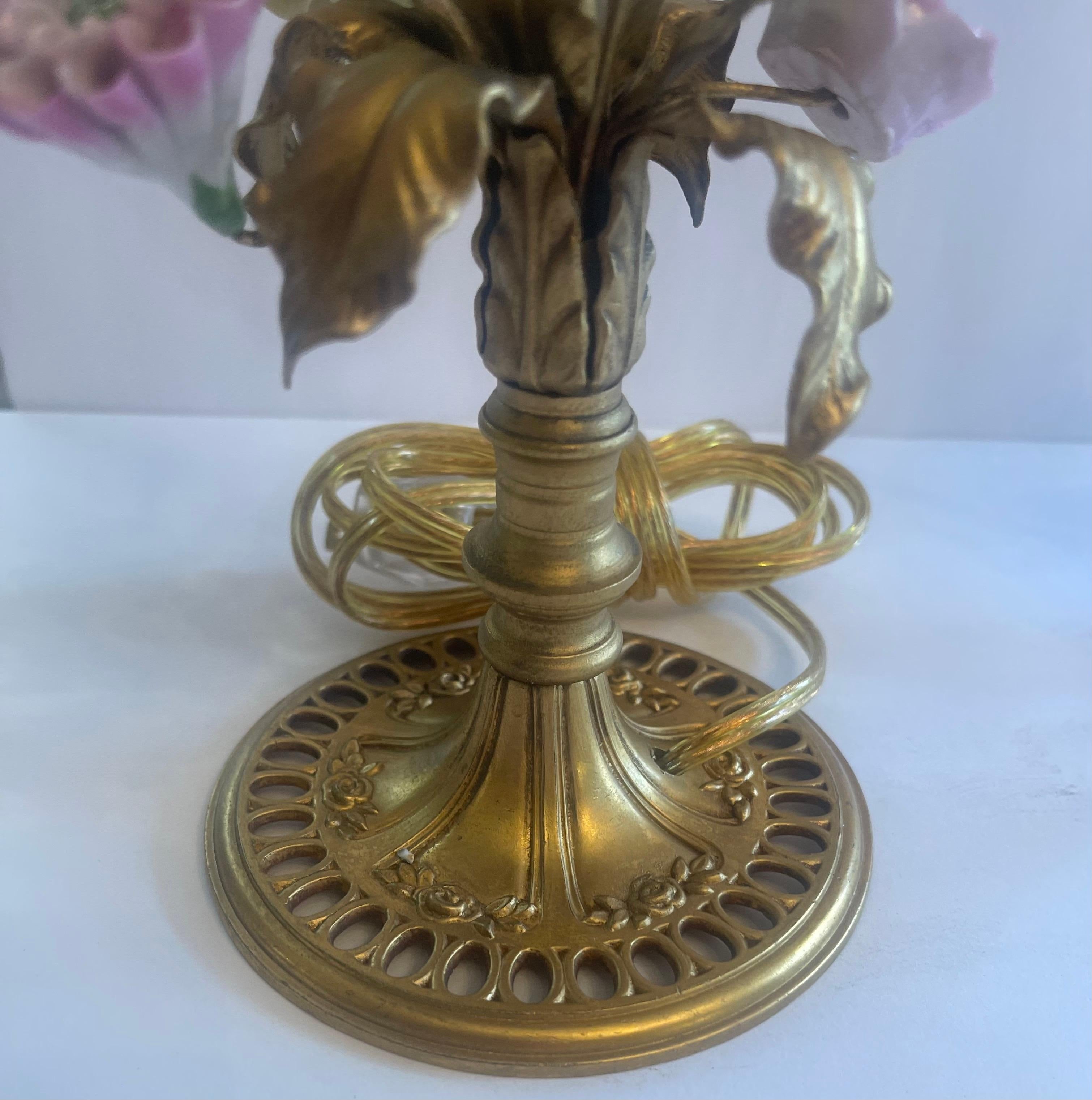 Wonderful Pair French Boudoir Bronze Porcelain Flower Bouquet Stick Table Lamps (Französisch) im Angebot