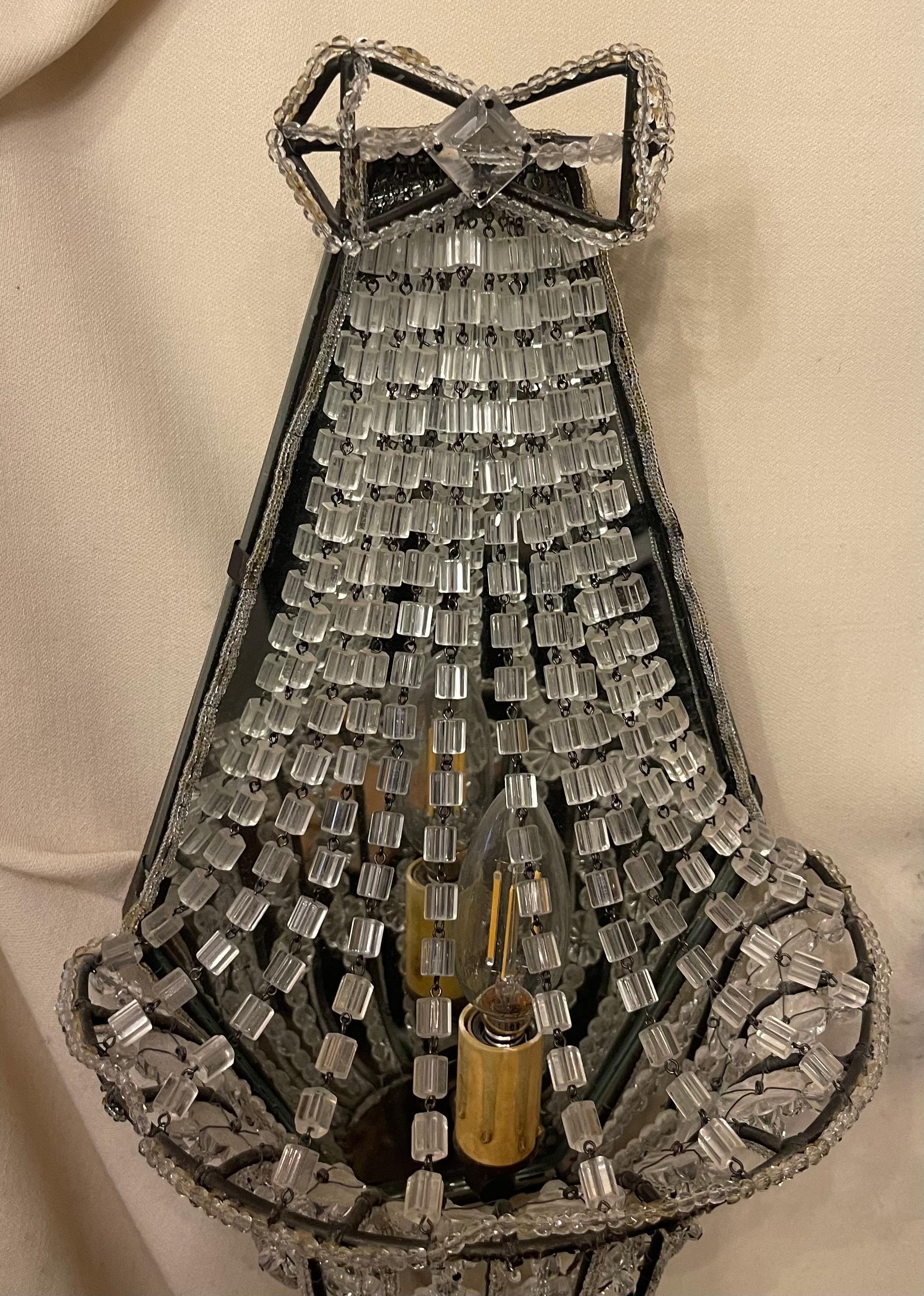 Maravillosa Pareja De Lámparas De Pared De Luz Candelabro Francesas En Forma De Cesta Con Arco Y Cuentas De Cristal Sobre Una Espalda Espejada