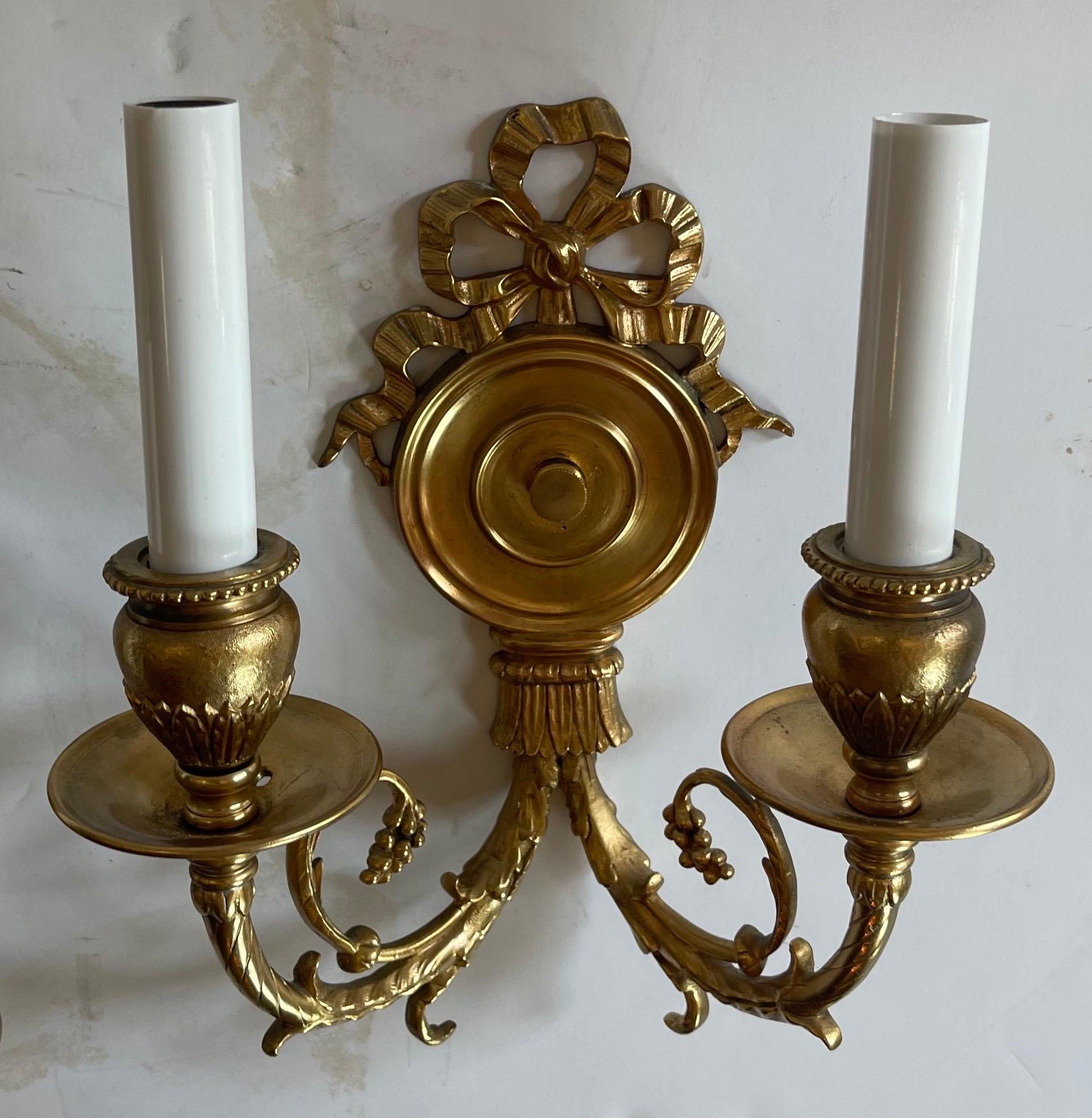 bow wall sconce