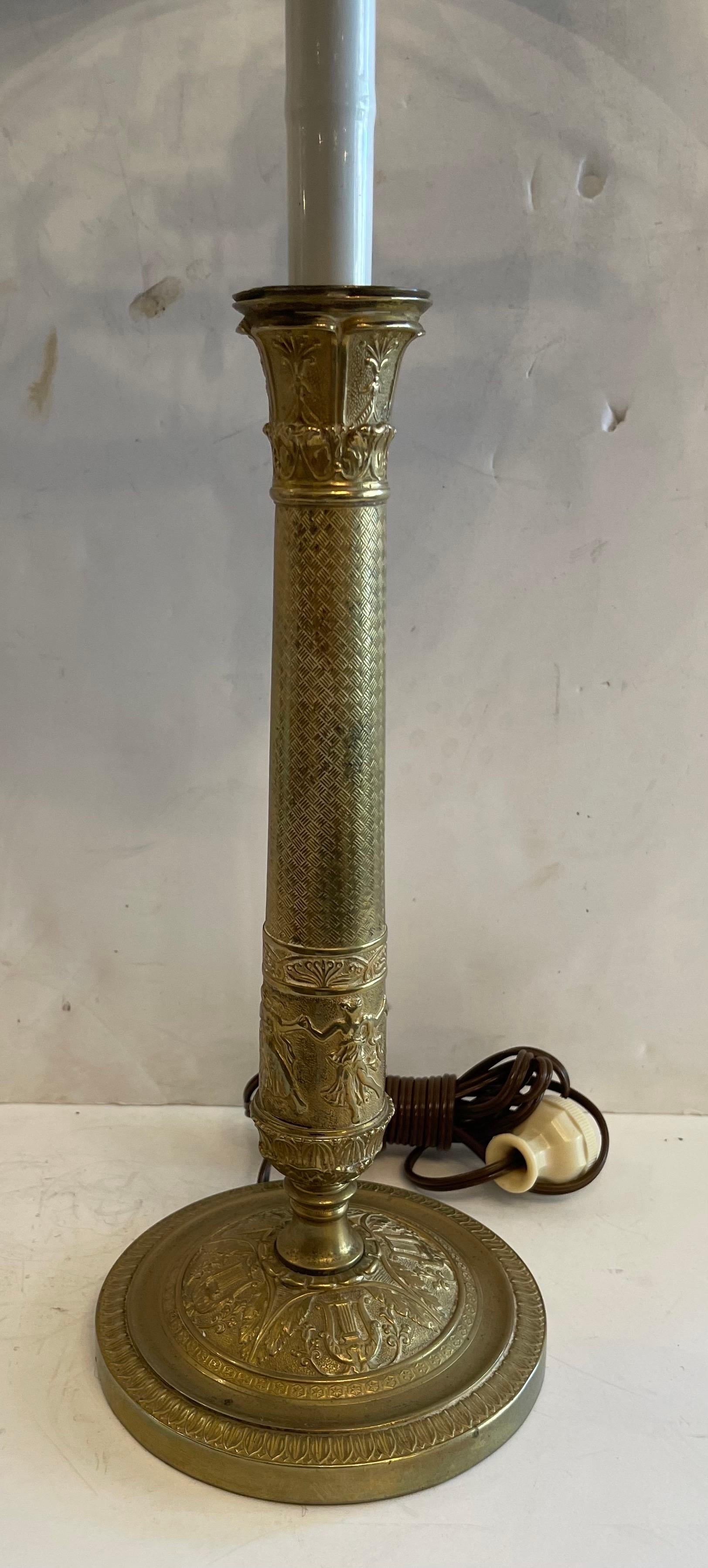 Francese Meravigliosa coppia di lampade a colonna neoclassiche francesi Empire Dore Bronze in vendita