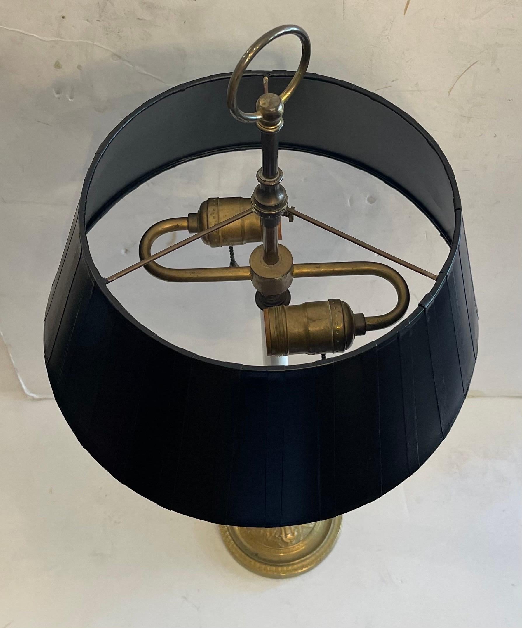 Dorato Meravigliosa coppia di lampade a colonna neoclassiche francesi Empire Dore Bronze in vendita