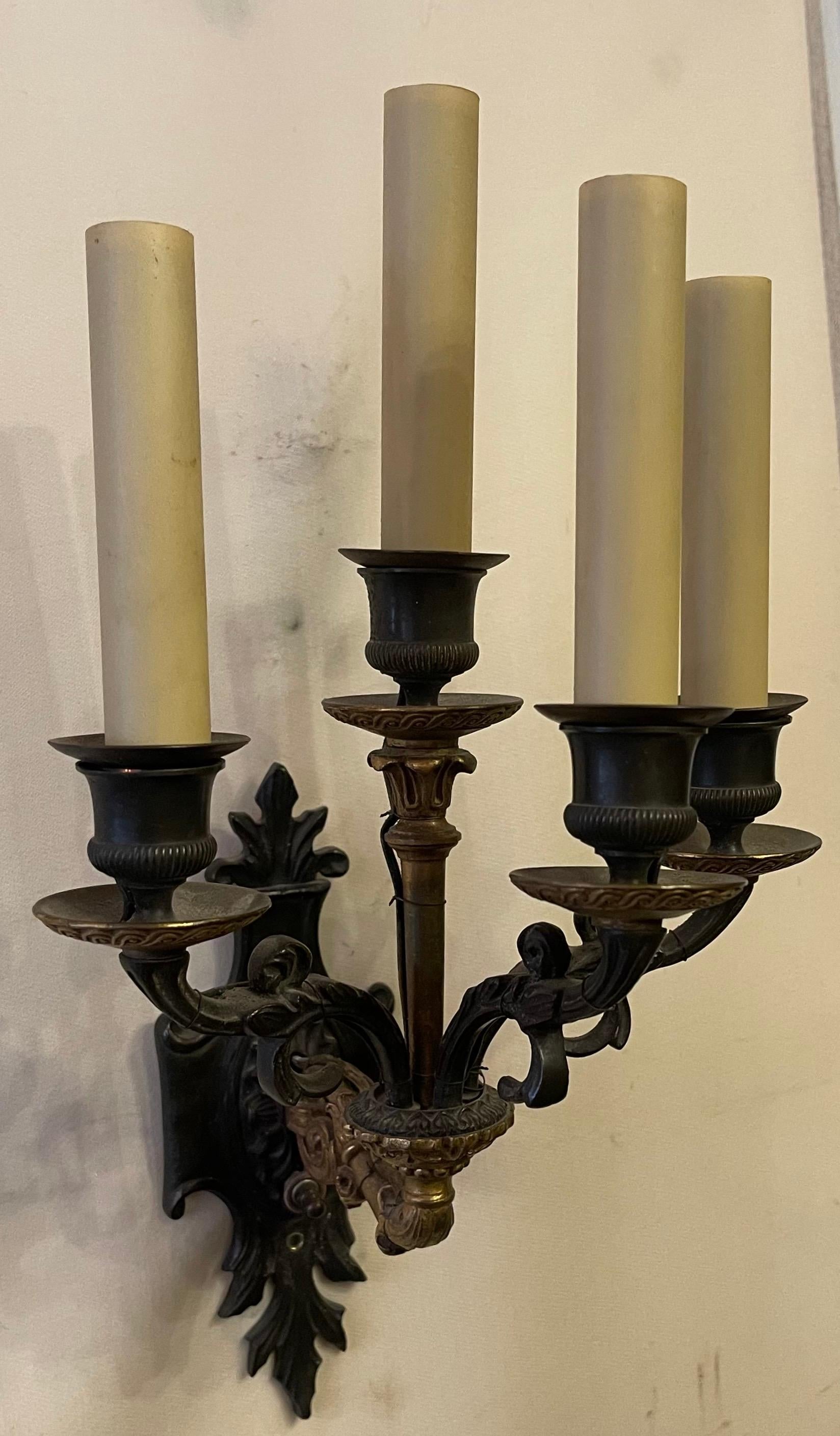 Francese Meravigliosa coppia di sconsigliere francesi Impero Neoclassico Regency in bronzo dorato patinato in vendita