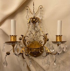 Magnifique paire d'appliques Maison Baguès en or doré et cristal de roche à feuilles.