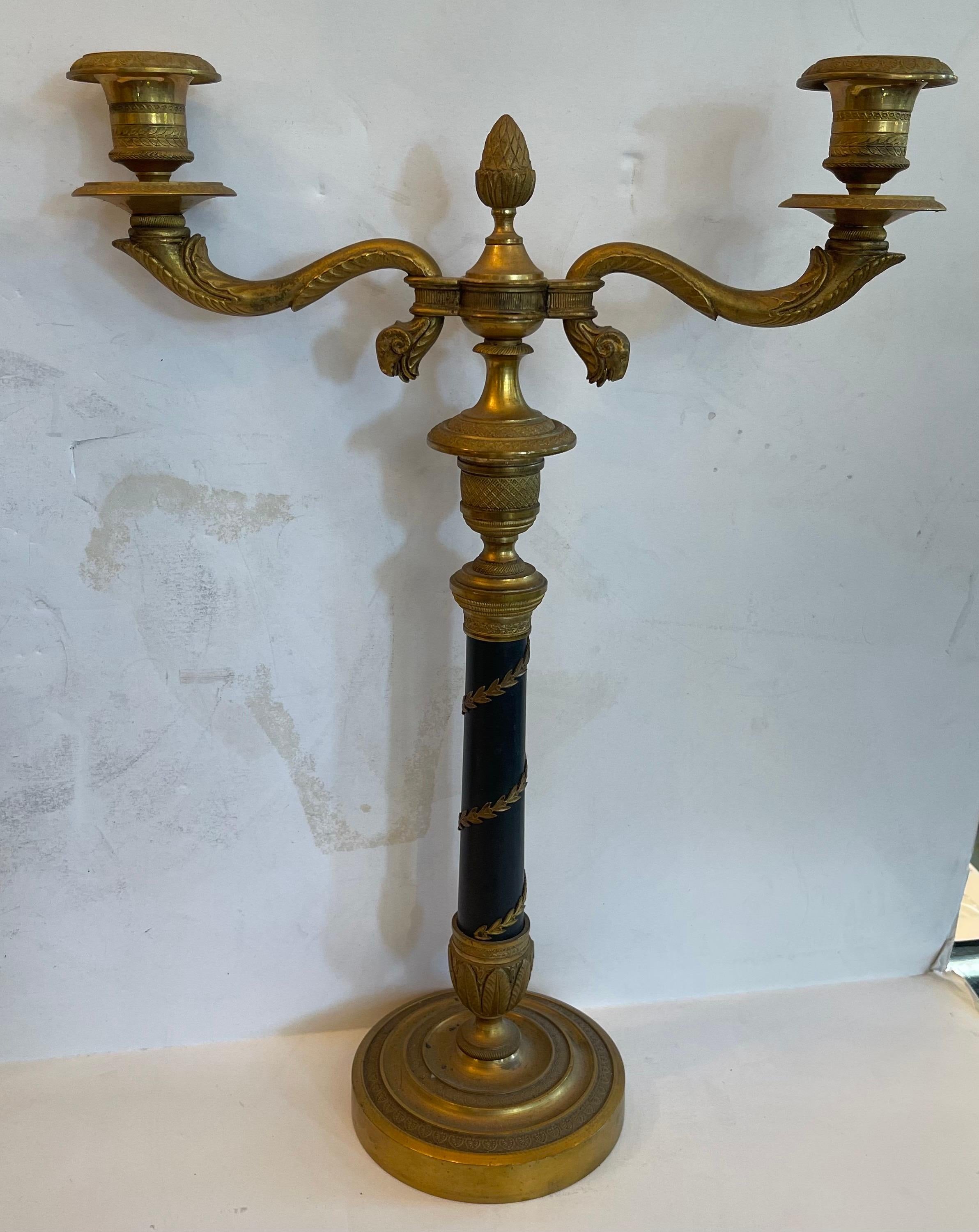 Eine wunderbare Paar Französisch patiniert & Dore Bronze Empire / neoklassischen Kandelaber
