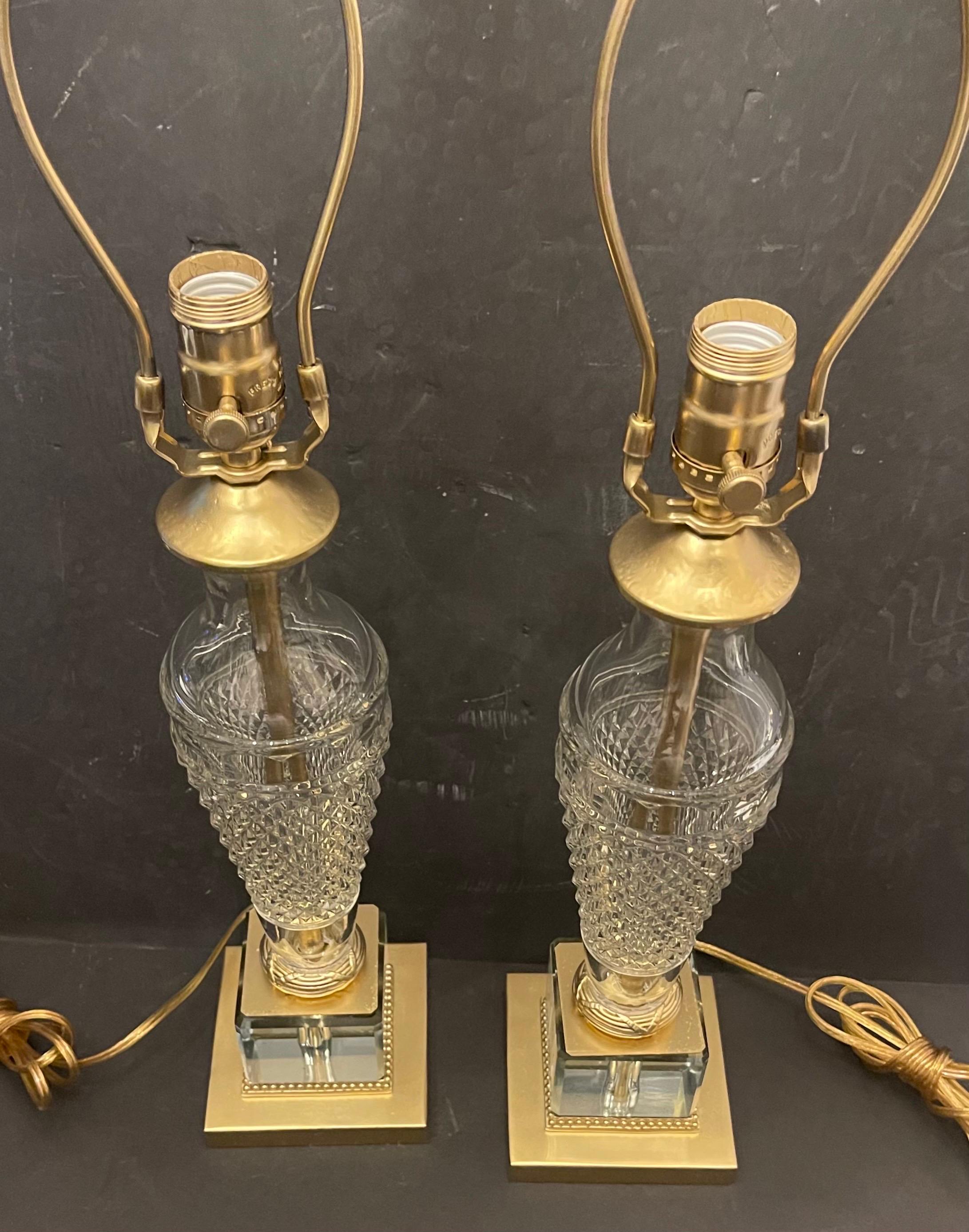 Merveilleuse paire de lampes à colonne de style Régence française en cristal taillé ou bronze doré Bon état - En vente à Roslyn, NY