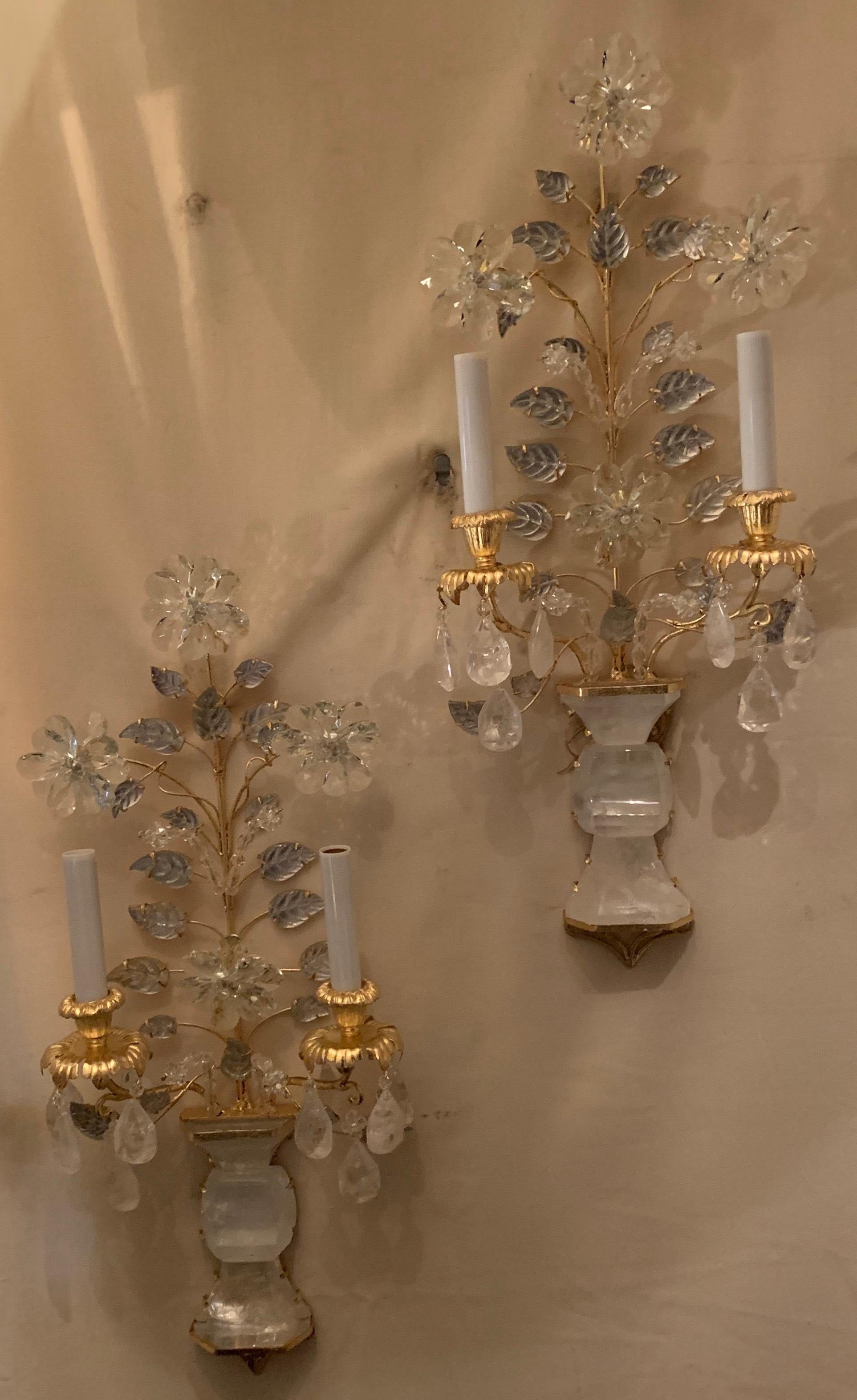 Wonderful Pair Gold Gilt Rock Crystal Baguès Mid-Century Modern 2-Light Sconces (Vergoldet)