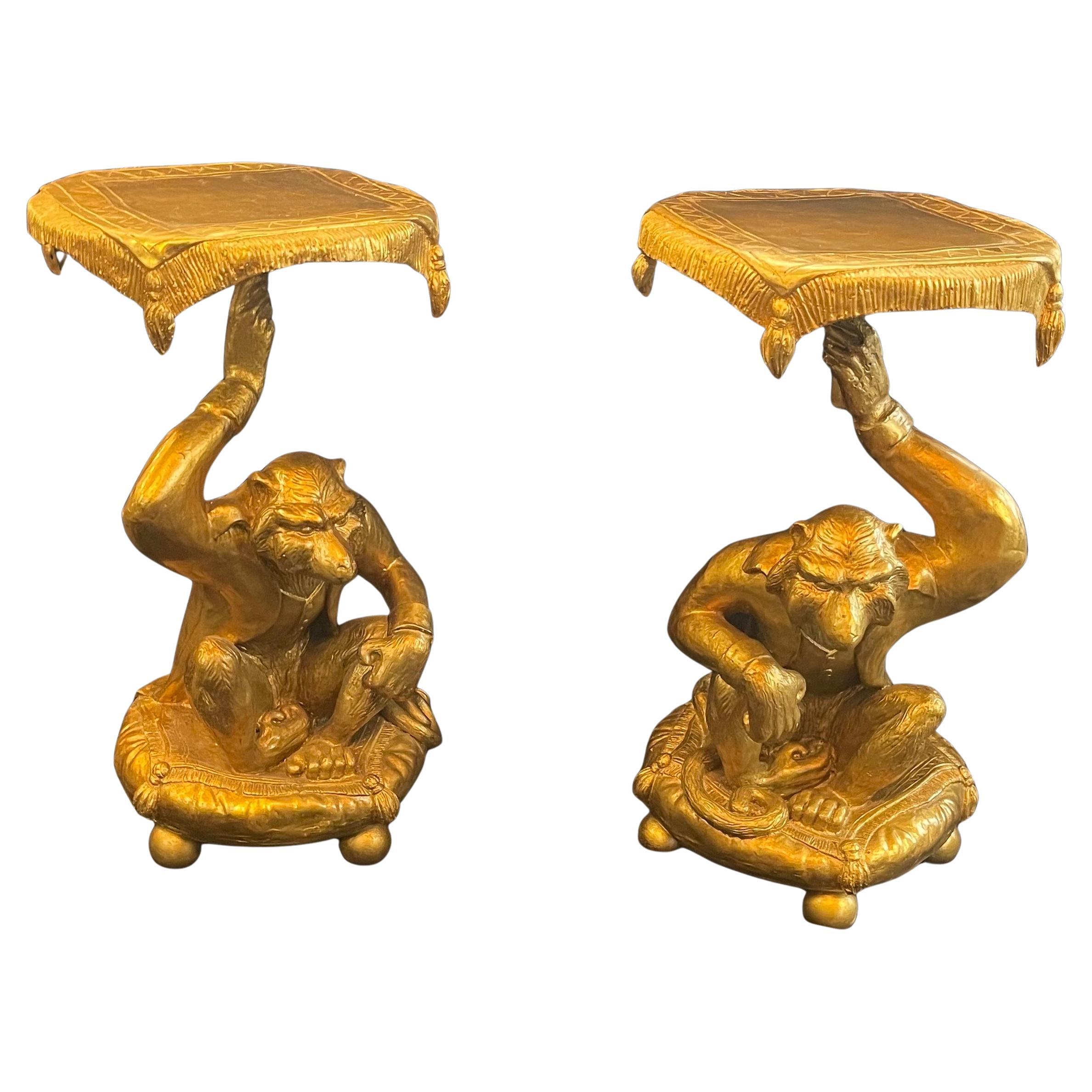 Wunderschönes Paar Blattgold geschnitzte Holzaffene Affen in voller Figur, ruhende Kissentische