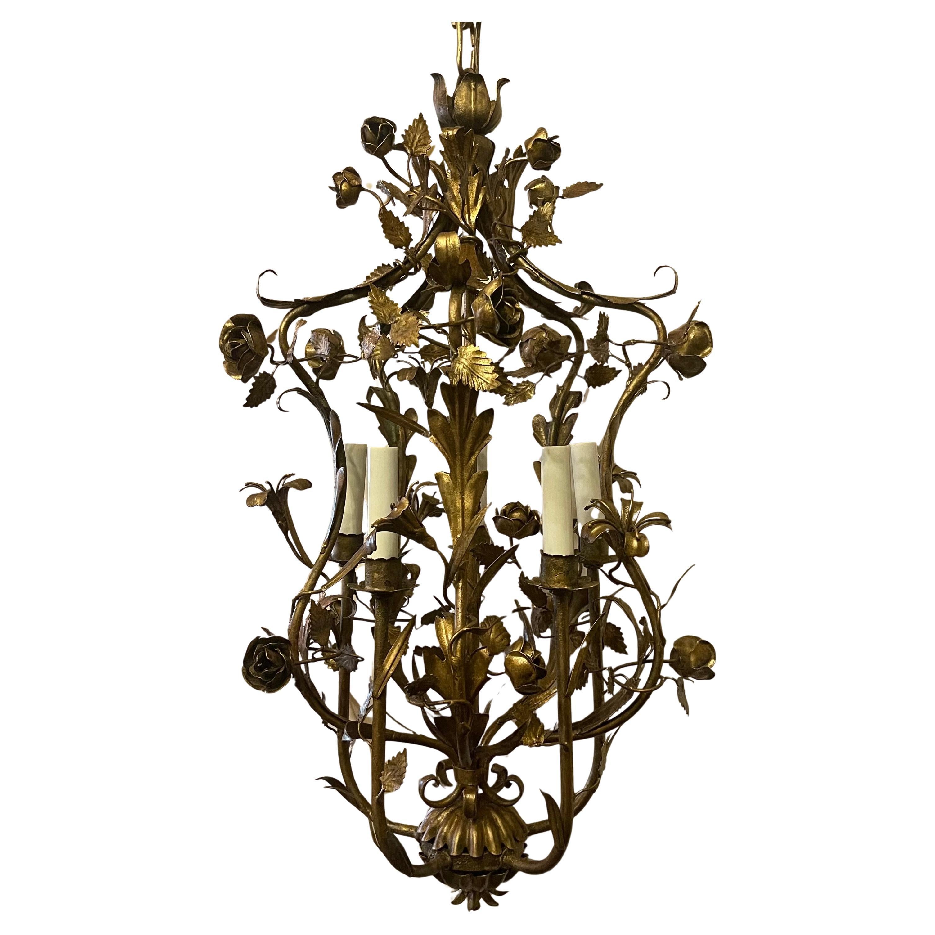 Merveilleuse paire de lustres italiens en tôle, roses dorées, Pendents Basket Fixtures en vente