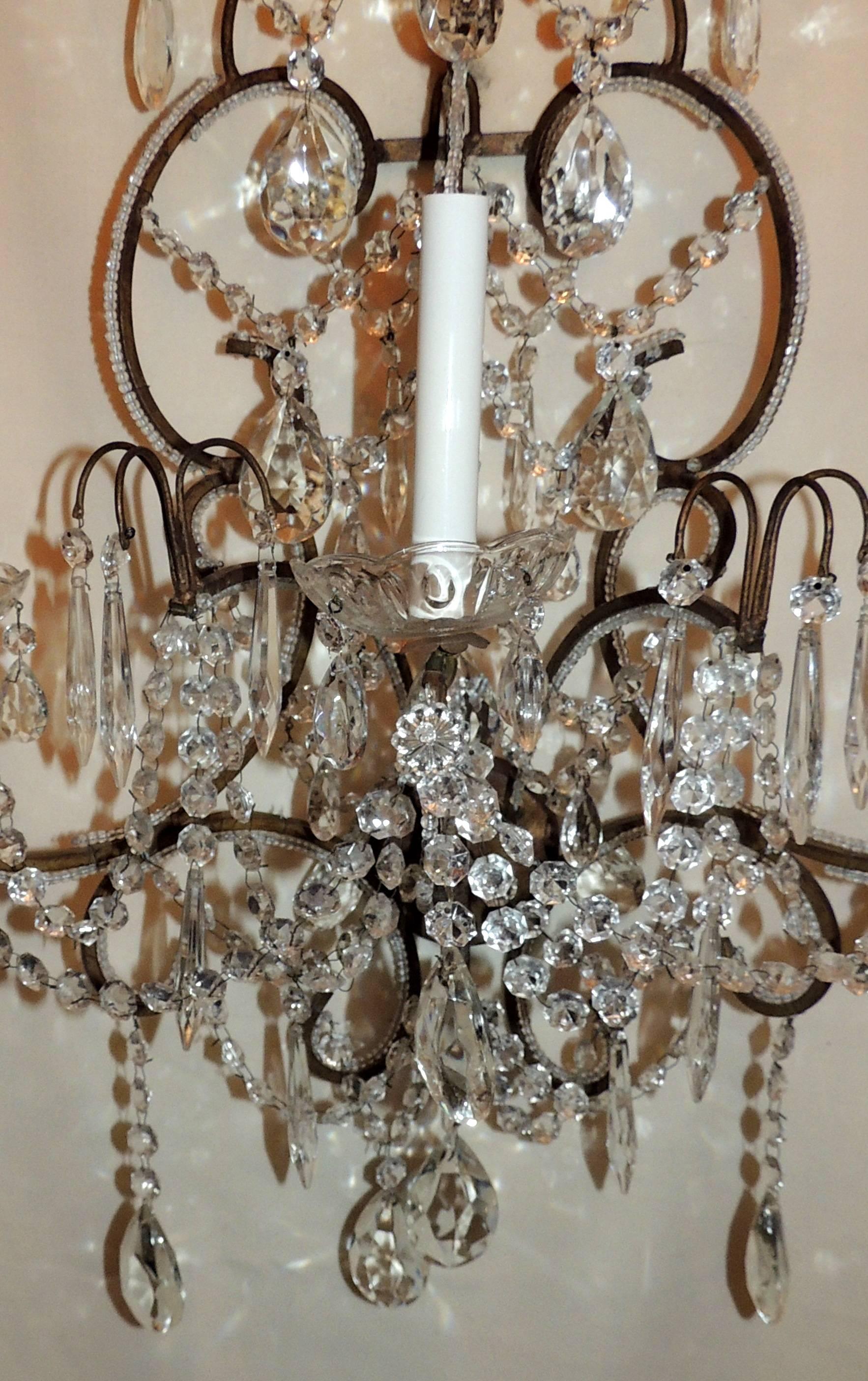 Zwei wunderschöne italienische Drei-Licht-Wandleuchter aus perlenbesetztem Kristall, Swag im Zustand „Gut“ im Angebot in Roslyn, NY