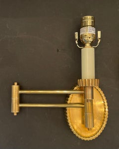 Merveilleuse paire d'appliques Maison Baguès Vaughan Empire Bronze Swing Arm Sconces Wall Lamps