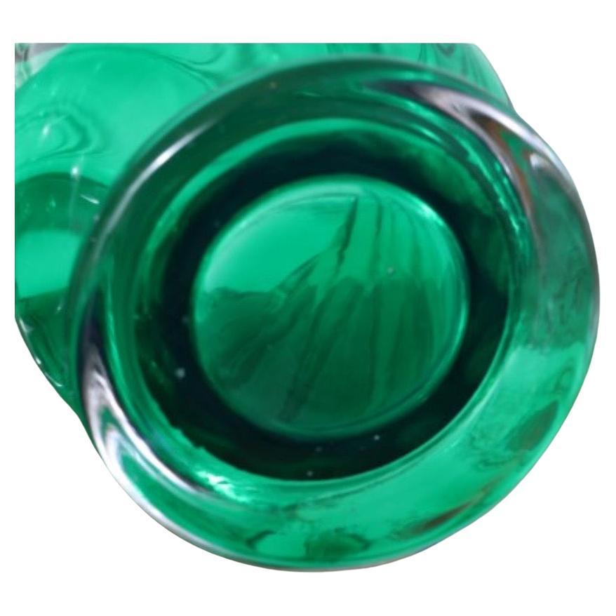 XX secolo Meravigliosa coppia di vasi grandi in vetro di Murano verde smeraldo della metà del secolo scorso in vendita