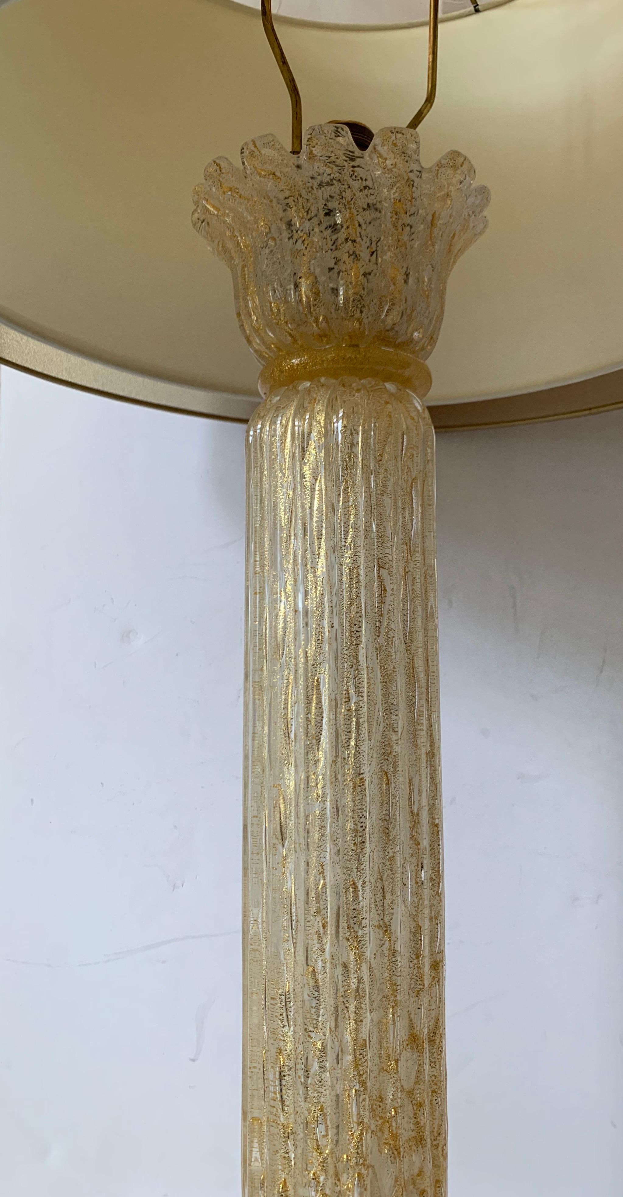 Wonderful Pair of Mid-Century Modern Italian Murano Venetian Gold Flake Lamps In Good Condition For Sale In Roslyn, NY