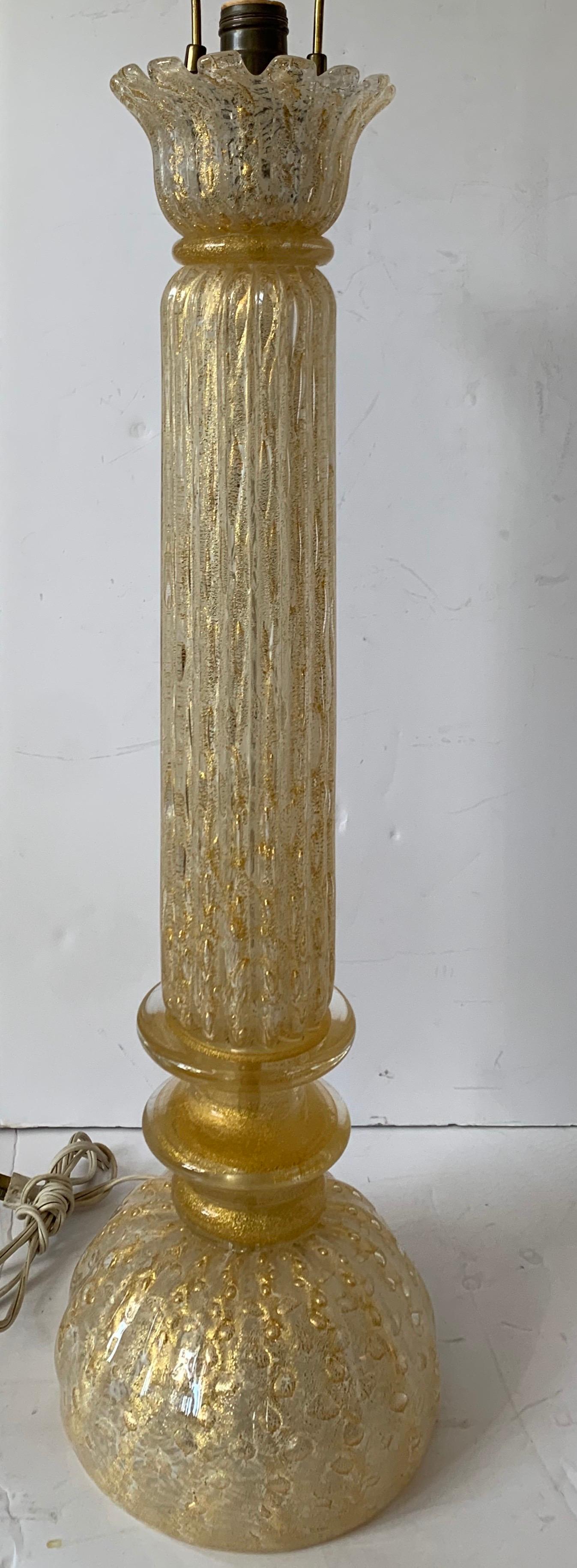 Wonderful Pair of Mid-Century Modern Italian Murano Venetian Gold Flake Lamps For Sale 1