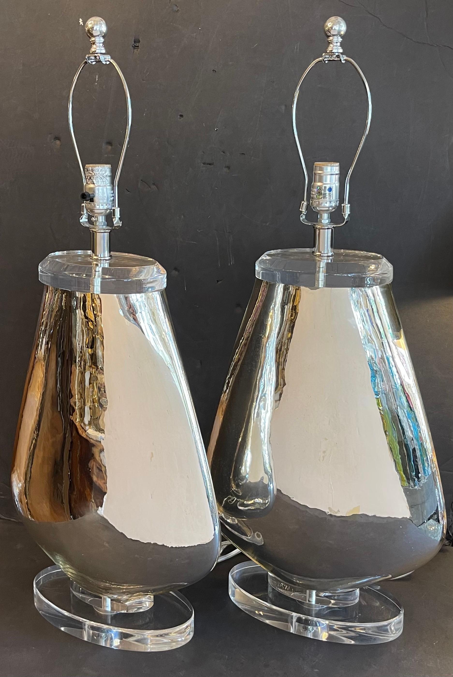italien Merveilleuse paire de lampes en verre de mercure et lucite du milieu du siècle dernier  Lorin Marsh NYC en vente