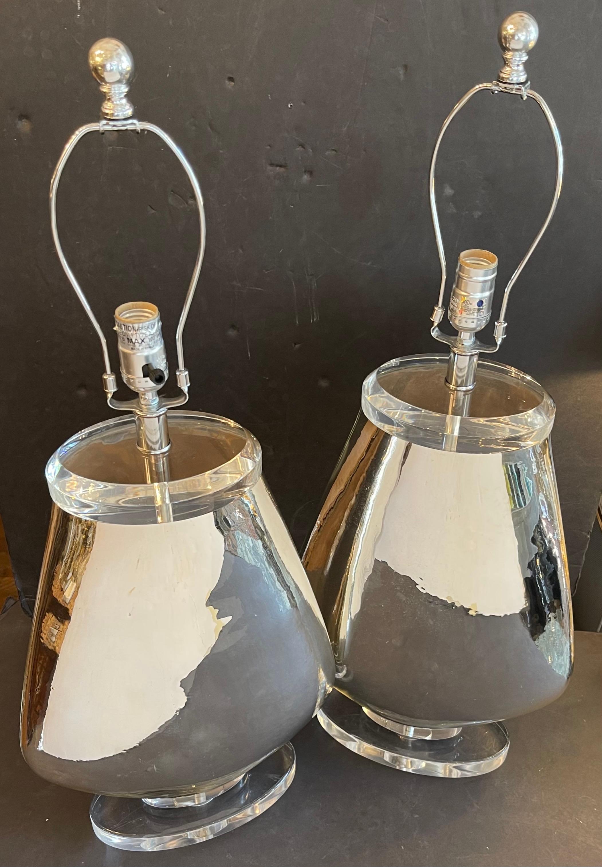 Verre mercuré Merveilleuse paire de lampes en verre de mercure et lucite du milieu du siècle dernier  Lorin Marsh NYC en vente