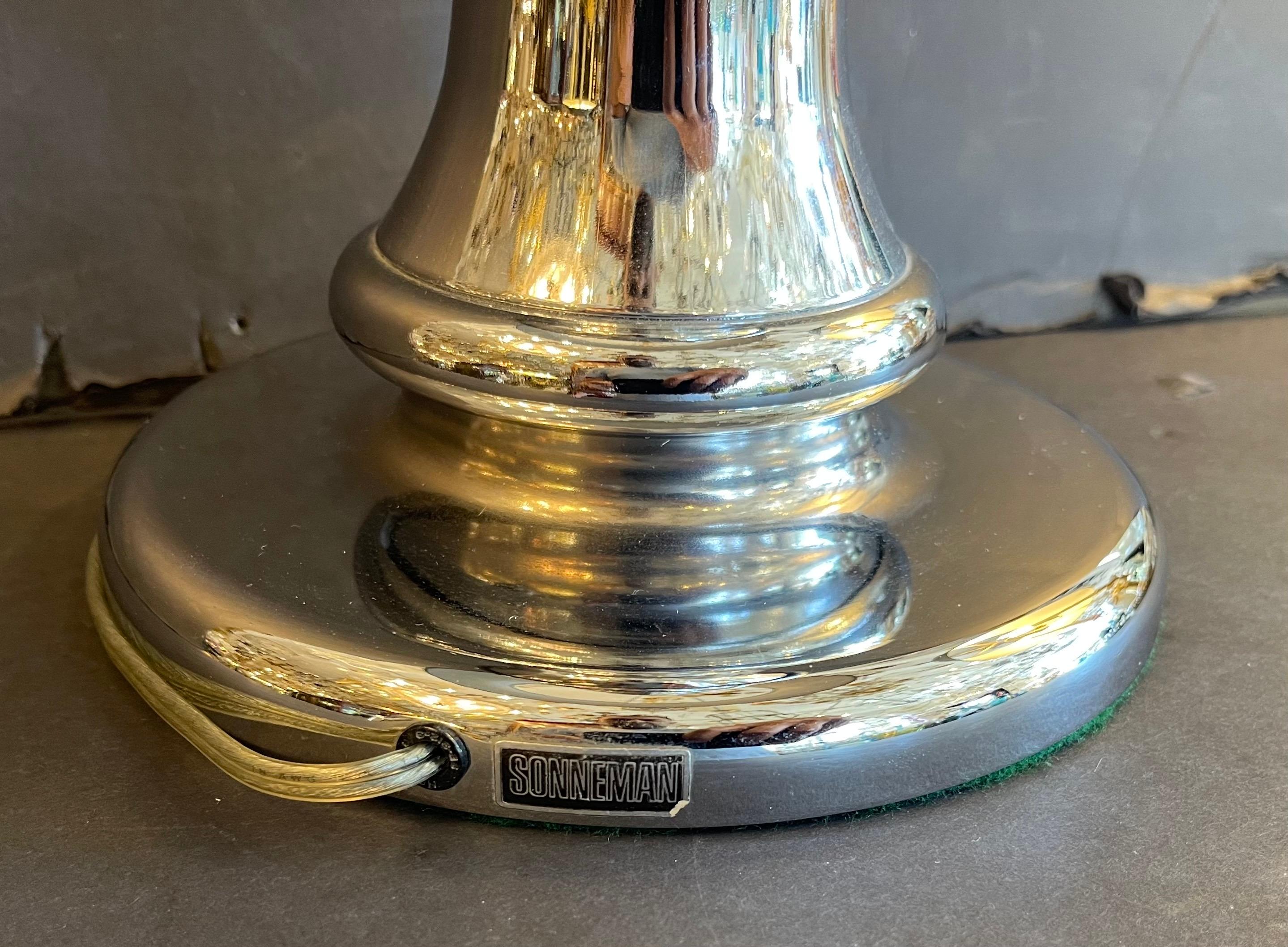 20ième siècle Merveilleuse paire de lampes en verre de mercure et nickel de style moderne du milieu du siècle John Salibello NYC en vente