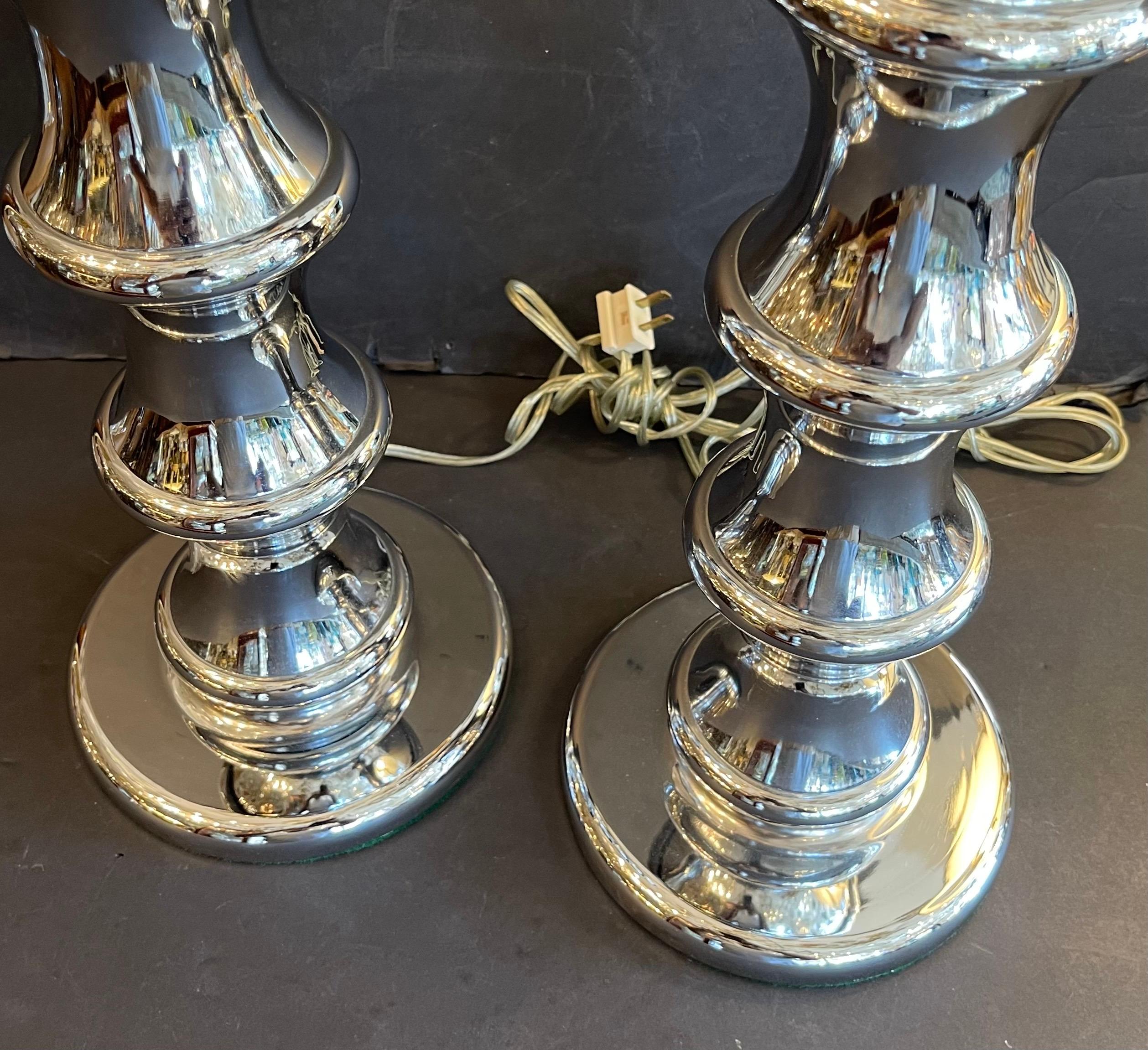 Verre mercuré Merveilleuse paire de lampes en verre de mercure et nickel de style moderne du milieu du siècle John Salibello NYC en vente