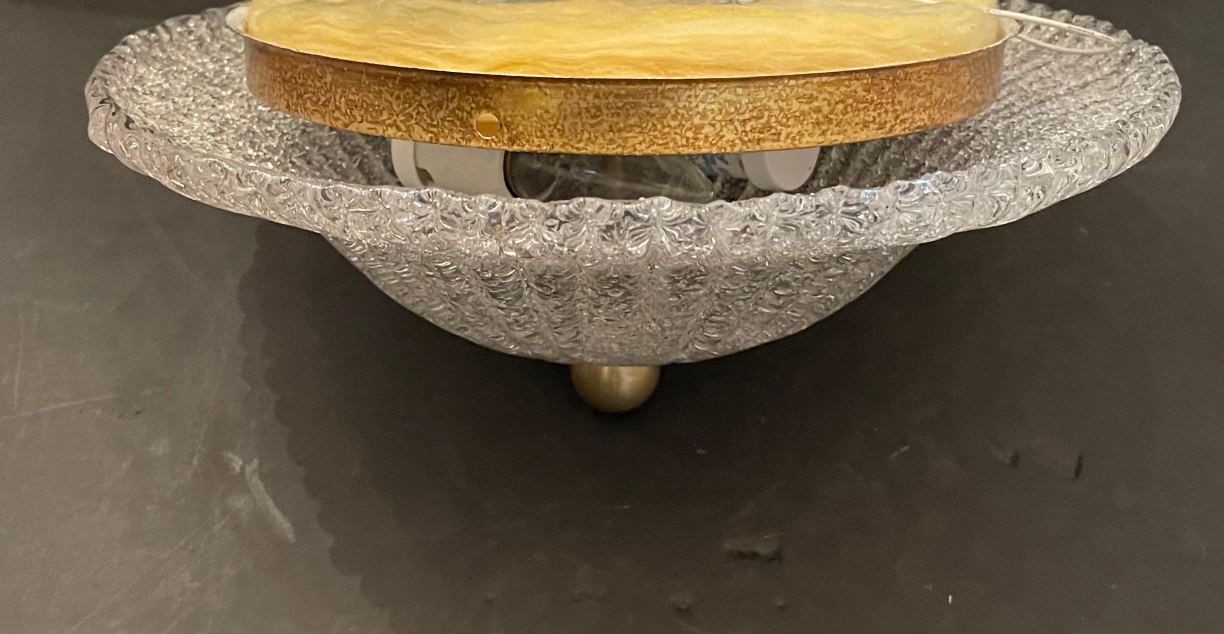 Laiton Merveilleuse paire de luminaires encastrés en verre d'art craquelé de Murano, mi-siècle moderne