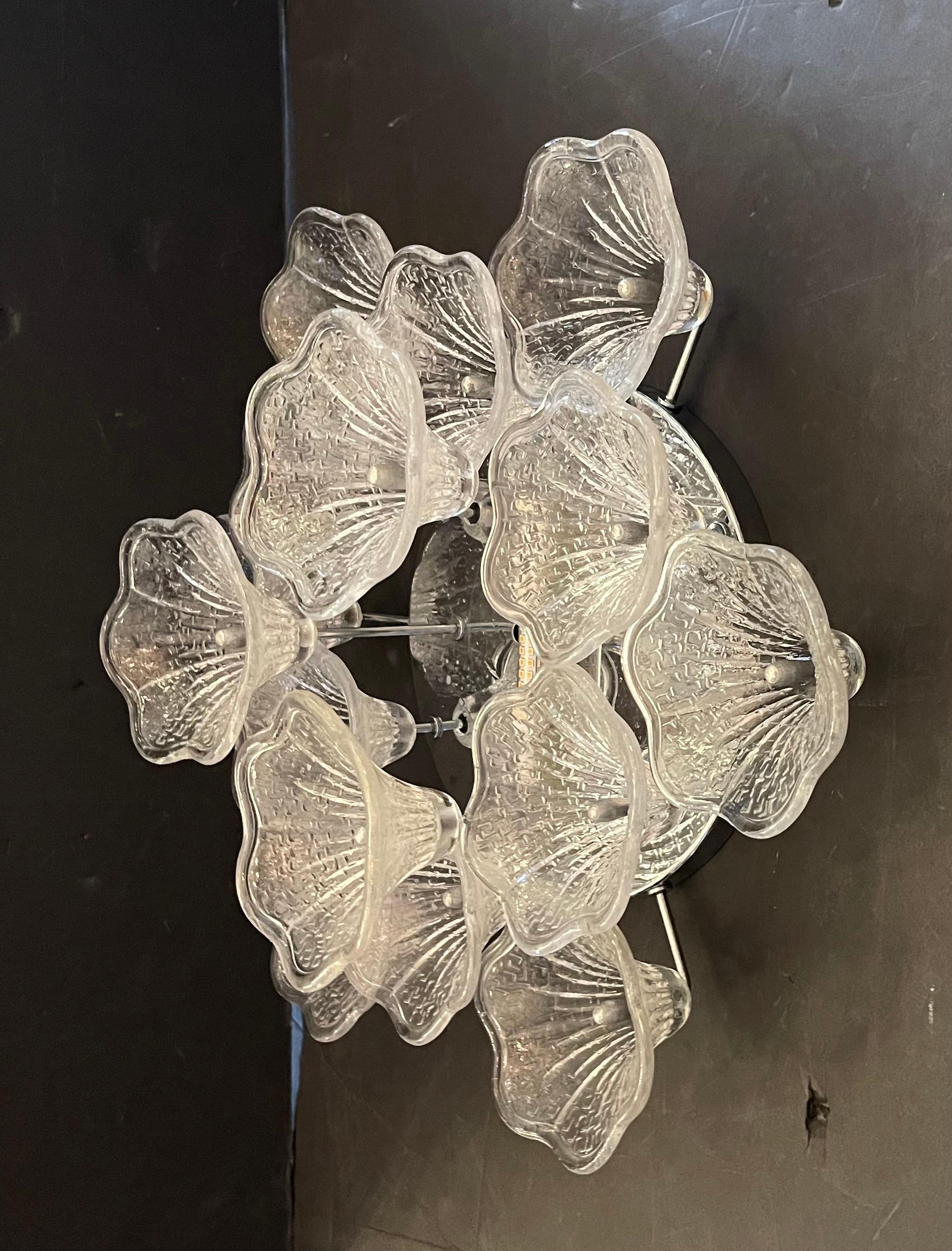 Mid-Century Modern Merveilleuse paire d'appliques à fleurs en verre vénitien de Murano, modernes au milieu du siècle dernier en vente