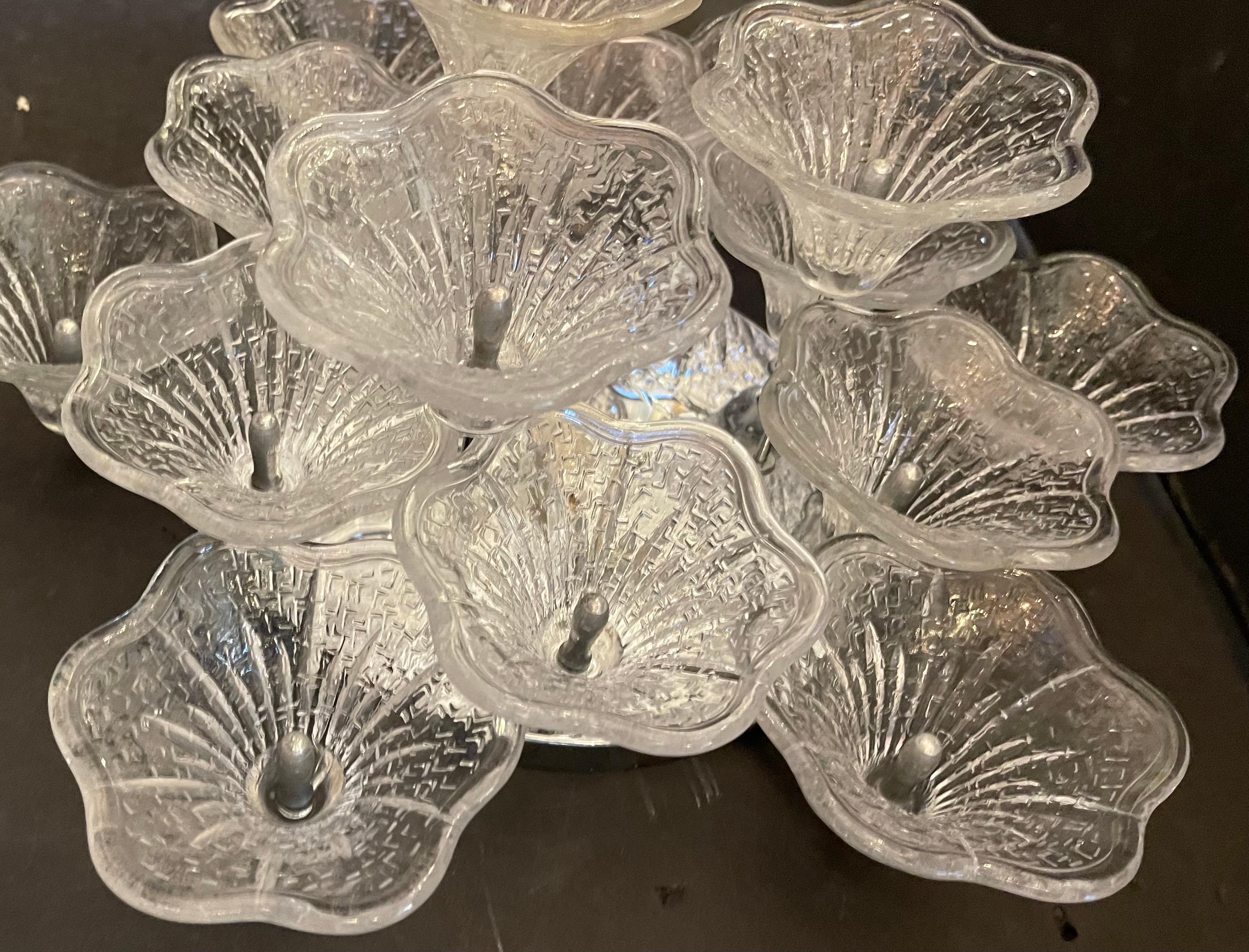 italien Merveilleuse paire d'appliques à fleurs en verre vénitien de Murano, modernes au milieu du siècle dernier en vente
