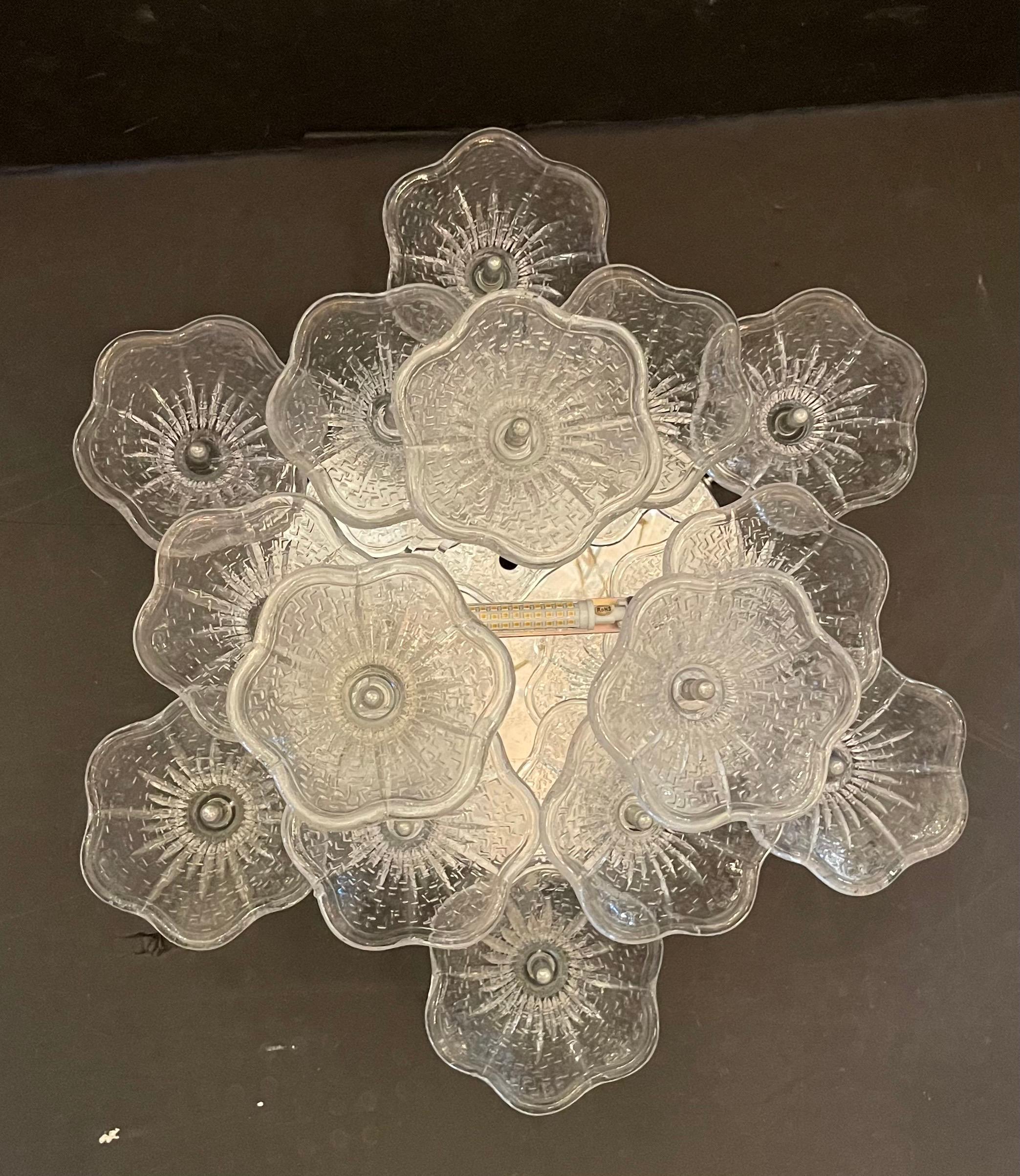 Merveilleuse paire d'appliques à fleurs en verre vénitien de Murano, modernes au milieu du siècle dernier Bon état - En vente à Roslyn, NY