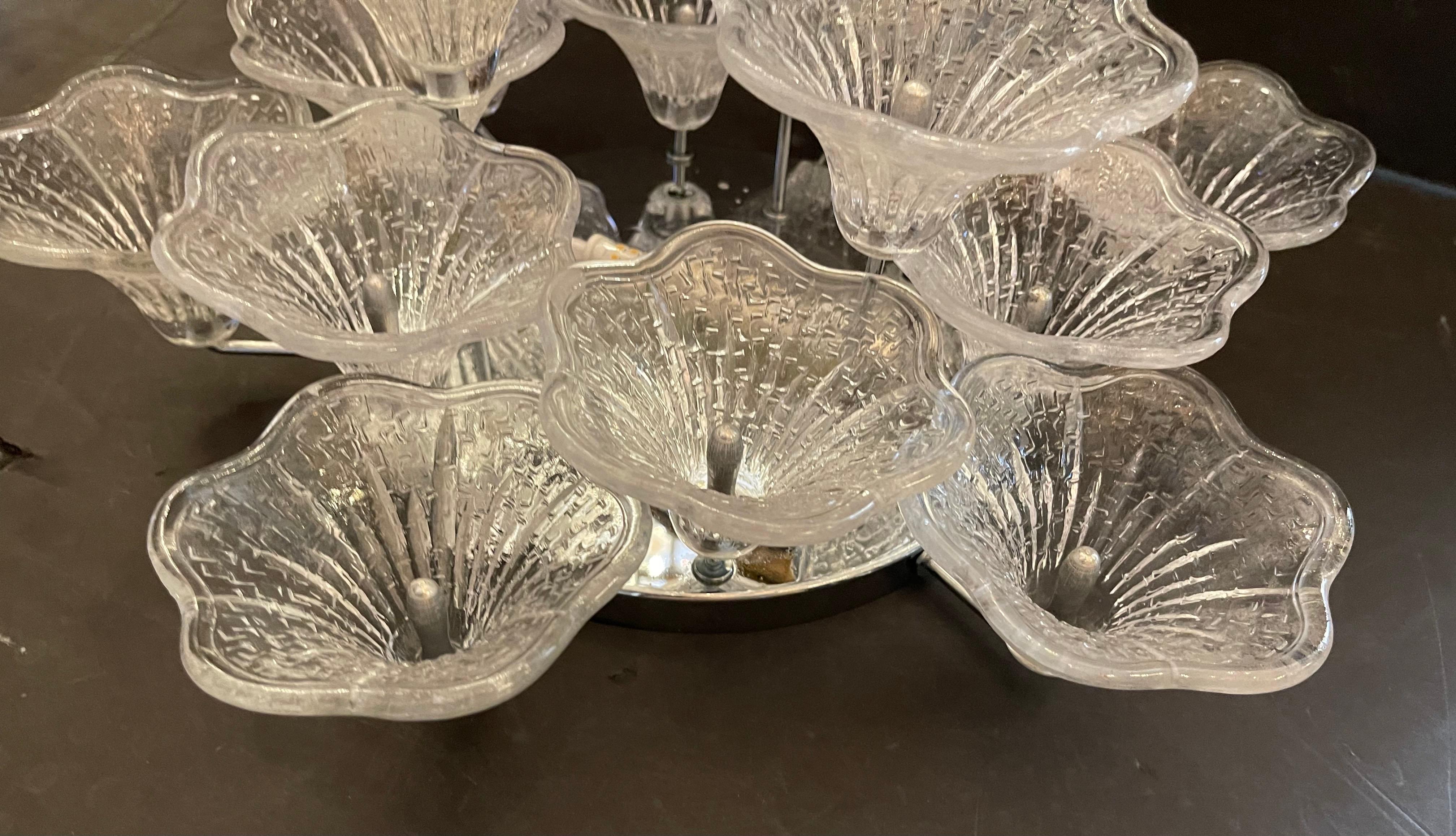 20ième siècle Merveilleuse paire d'appliques à fleurs en verre vénitien de Murano, modernes au milieu du siècle dernier en vente