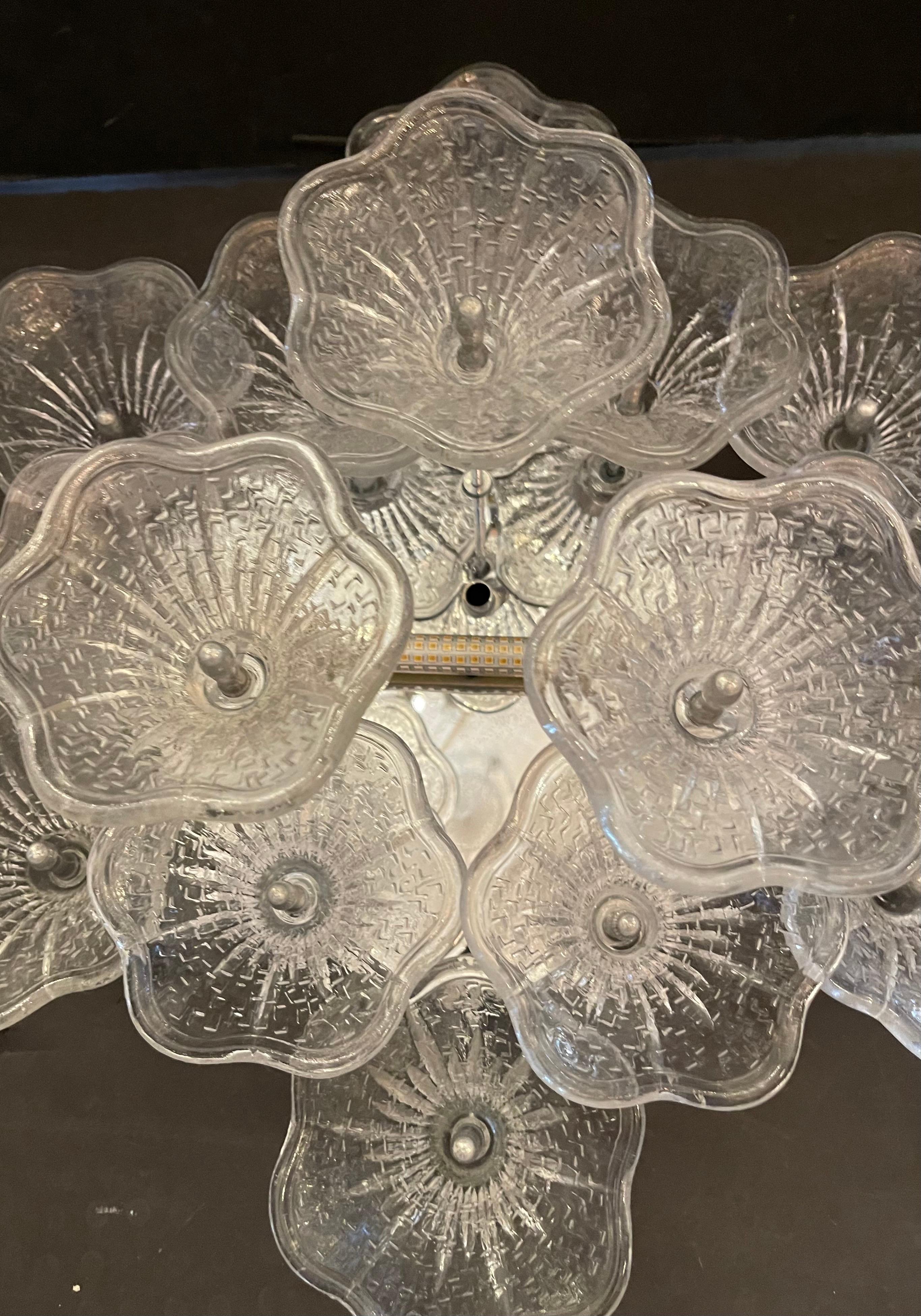 Verre d'art Merveilleuse paire d'appliques à fleurs en verre vénitien de Murano, modernes au milieu du siècle dernier en vente